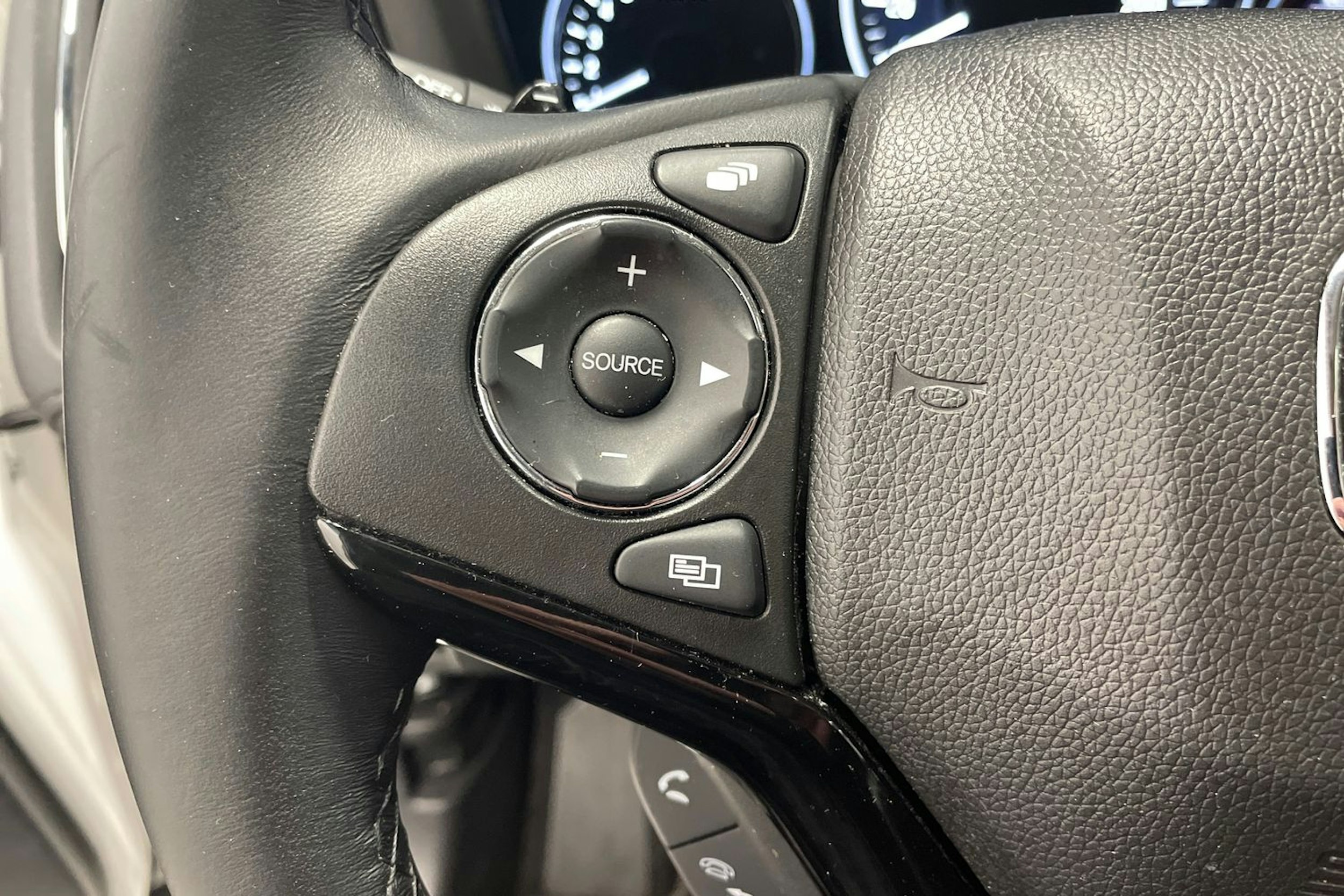 Valkoinen Honda HR-V 2017 kuva 16.
