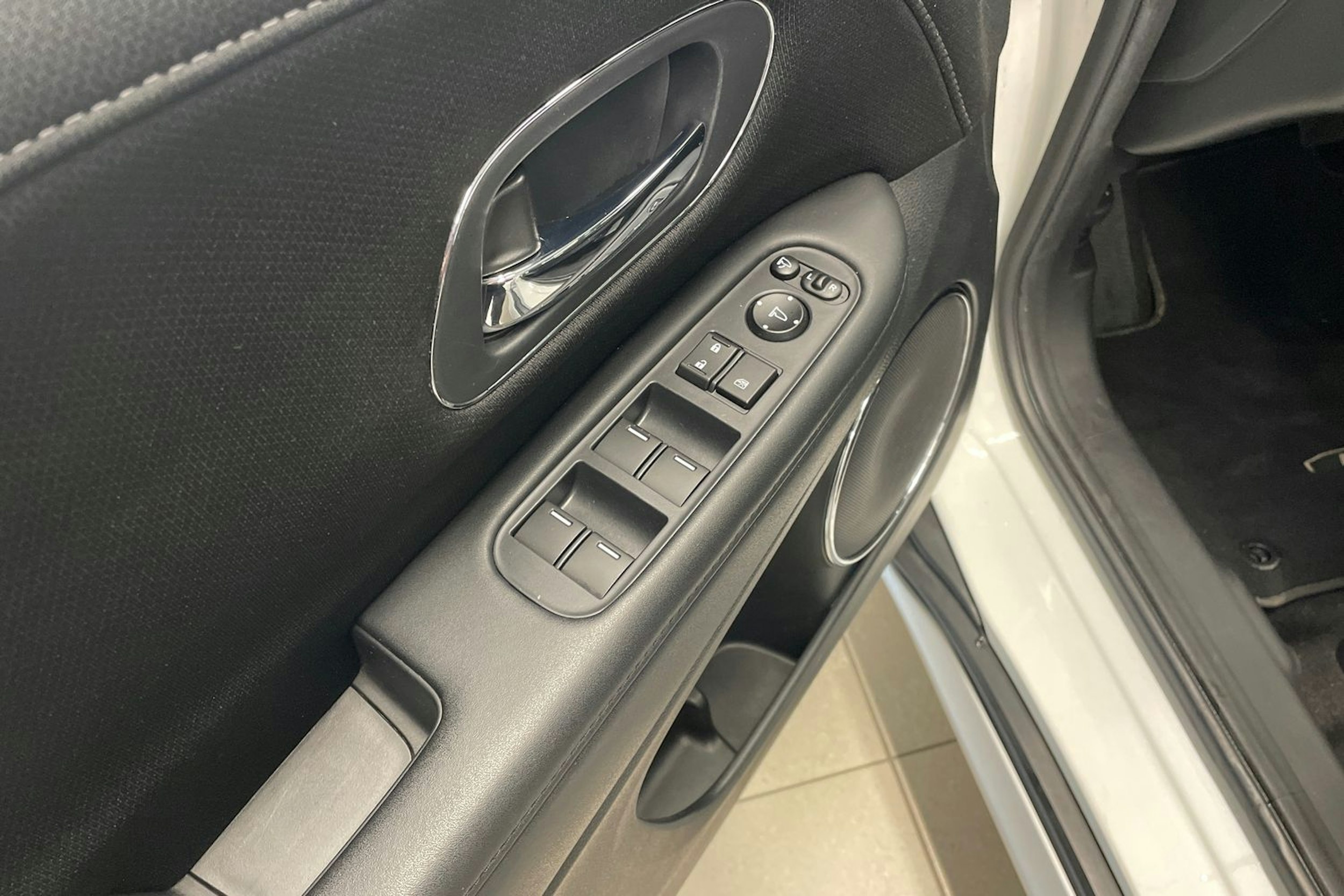 Valkoinen Honda HR-V 2017 kuva 20.