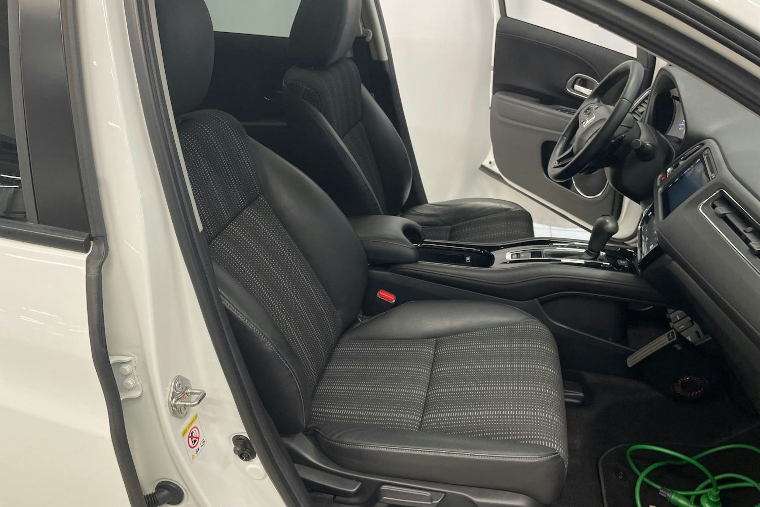 Valkoinen Honda HR-V 2017 kuva 24.