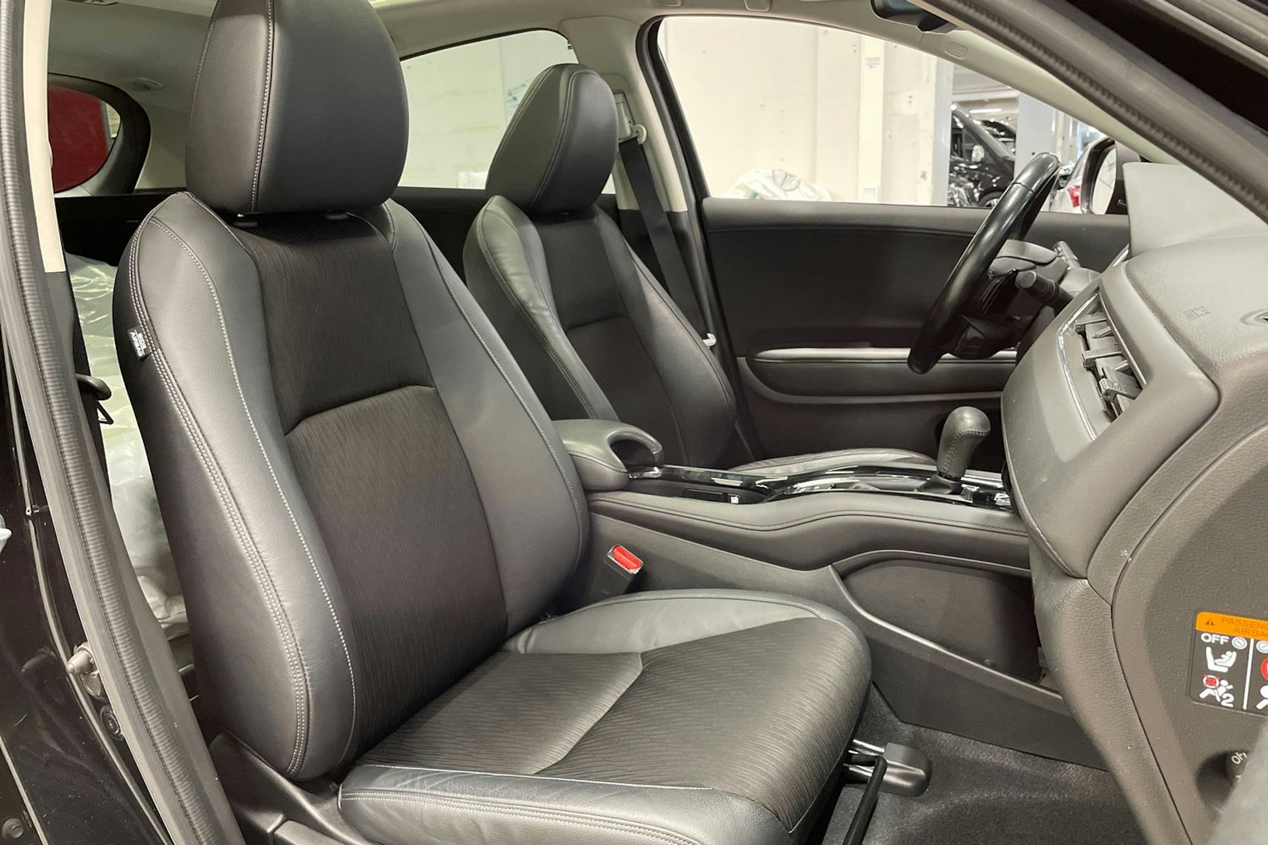 musta Honda HR-V 2019 kuva 26.
