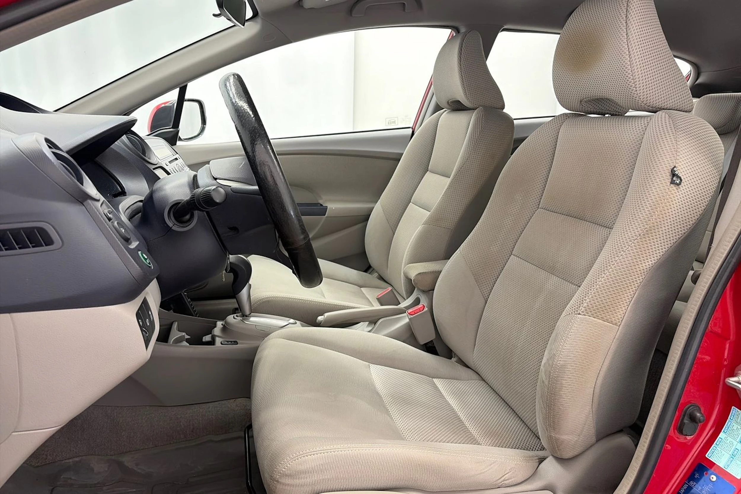 Punainen Honda Insight 2010 kuva 11.