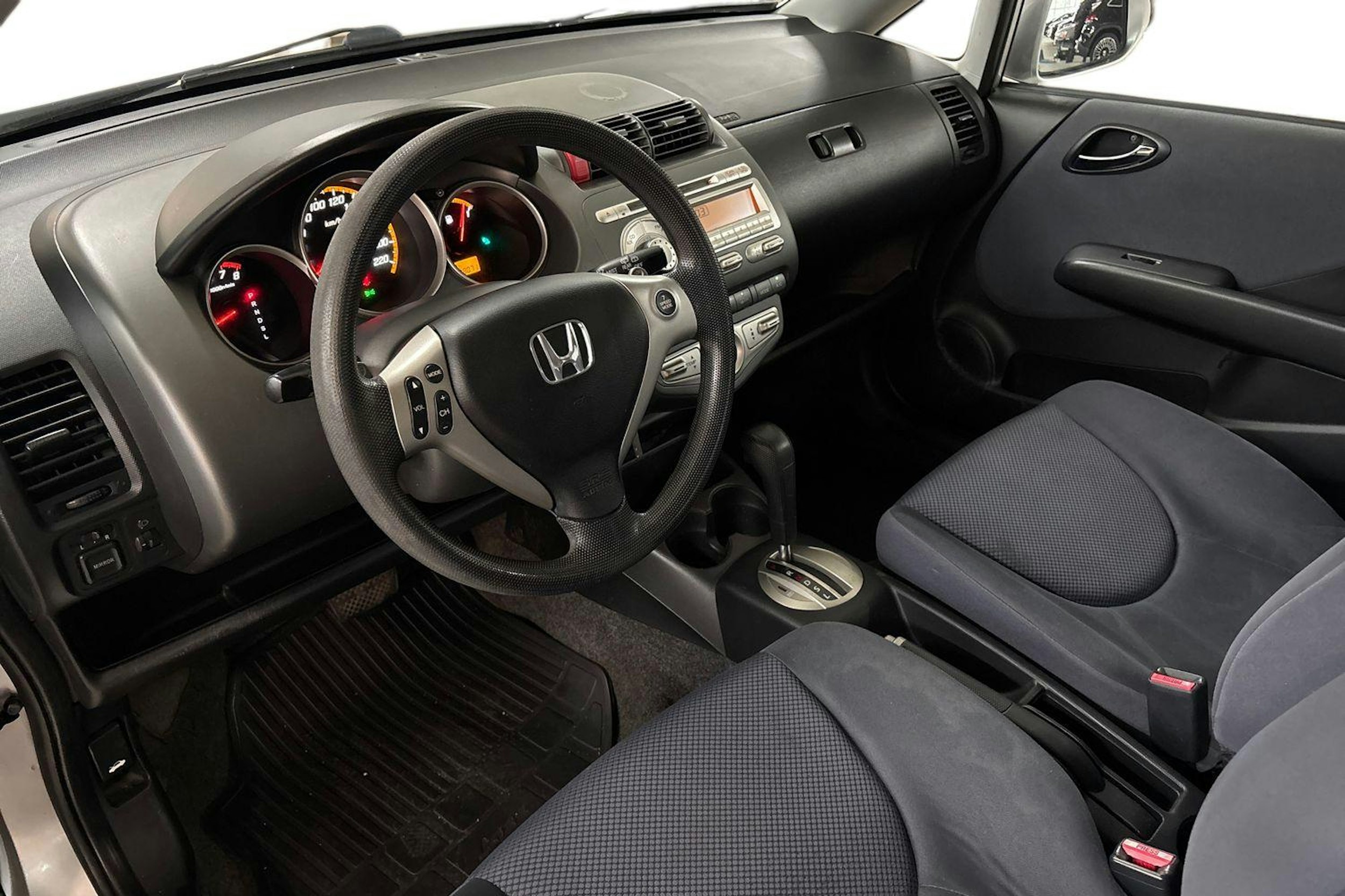 Harmaa Honda JAZZ 2008 kuva 7.