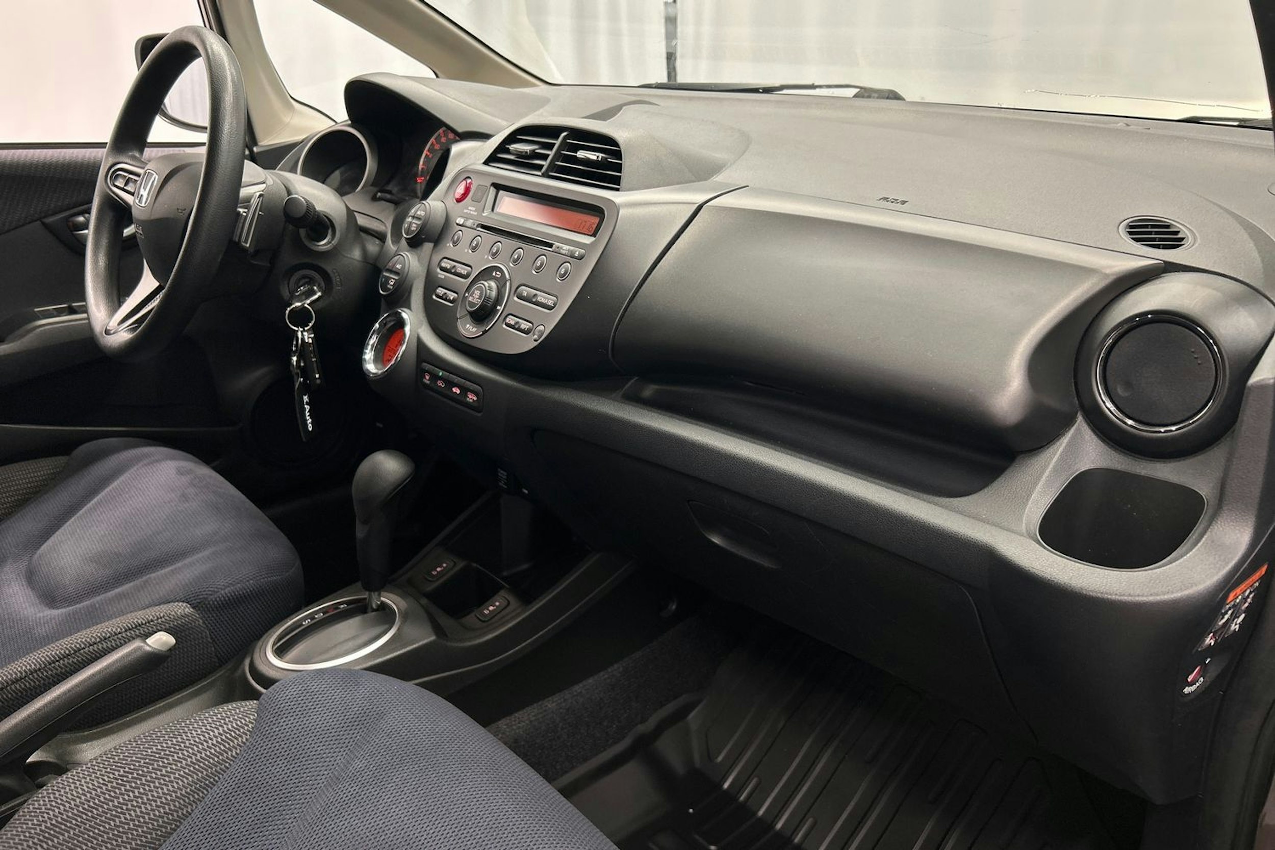 ruskea (beige) Honda Jazz 2011 kuva 15.