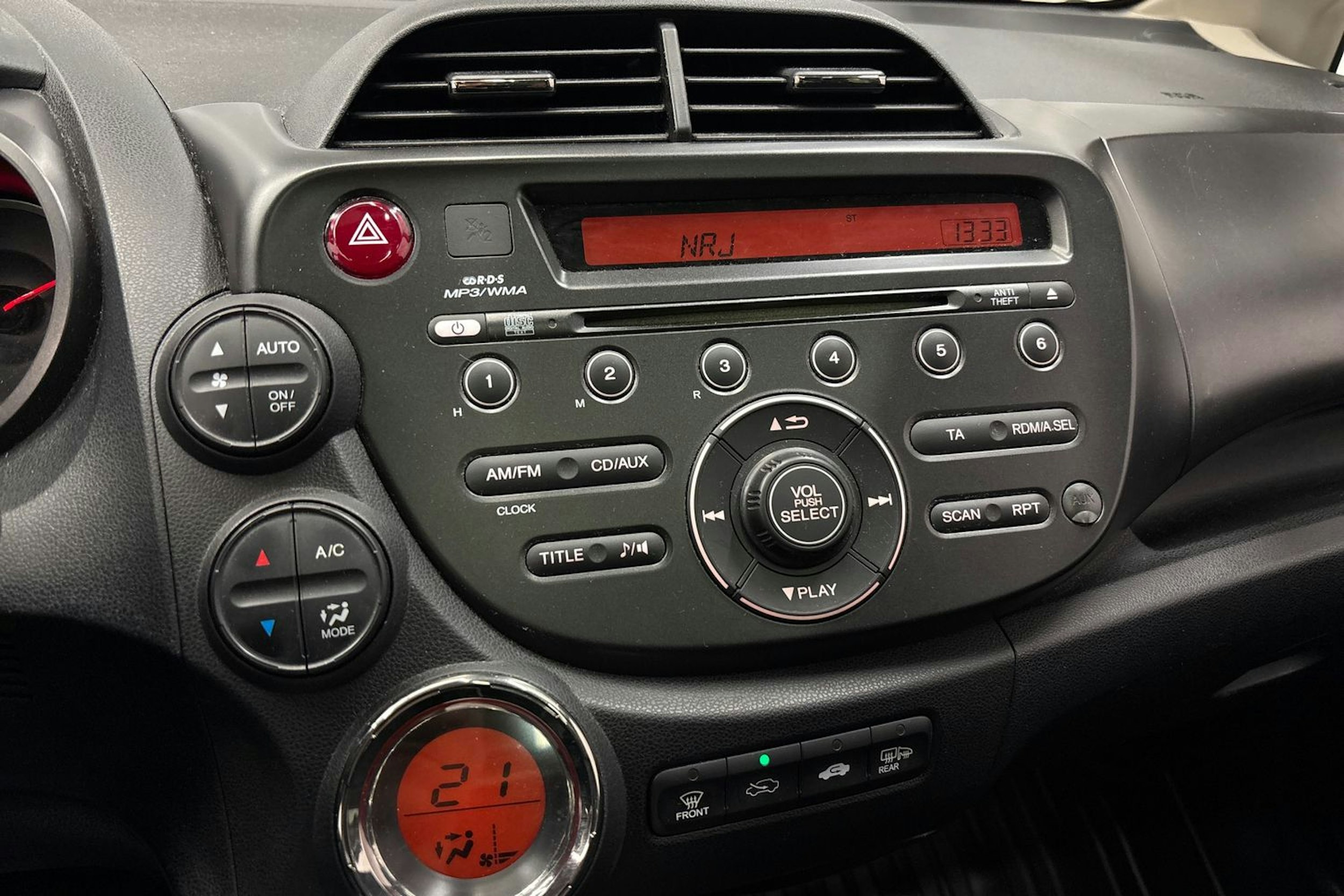 musta Honda Jazz 2013 kuva 22.
