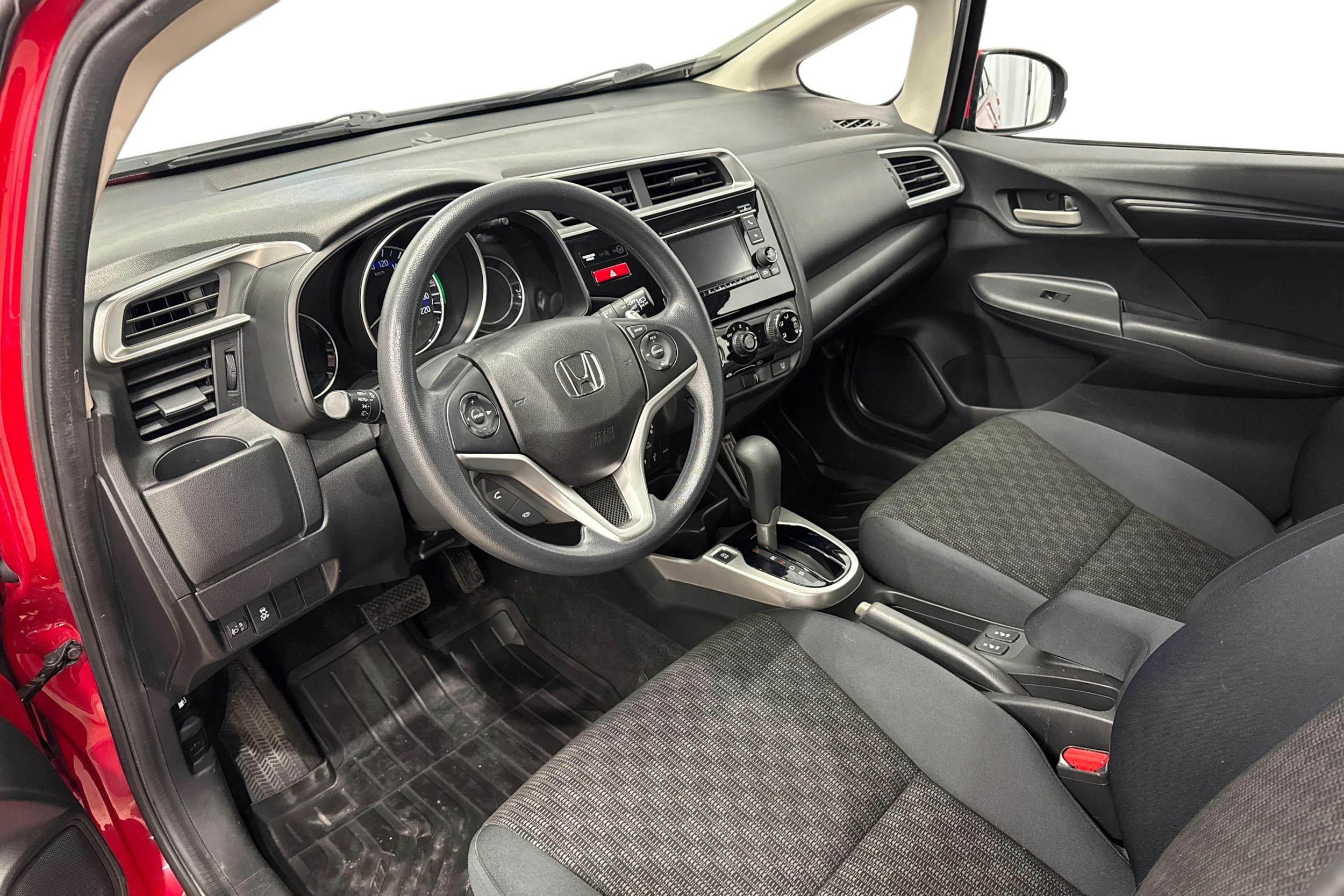 punainen Honda Jazz 2016 kuva 7.