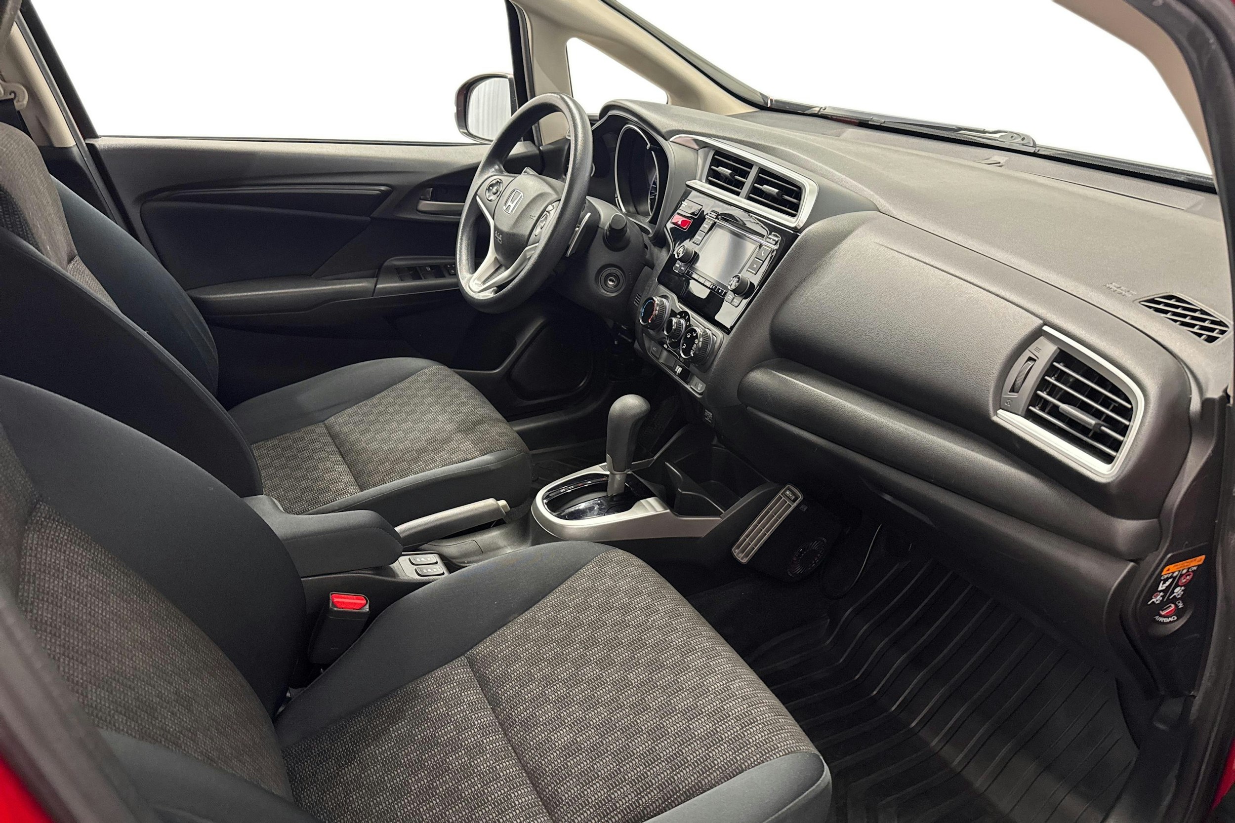 punainen Honda Jazz 2016 kuva 9.