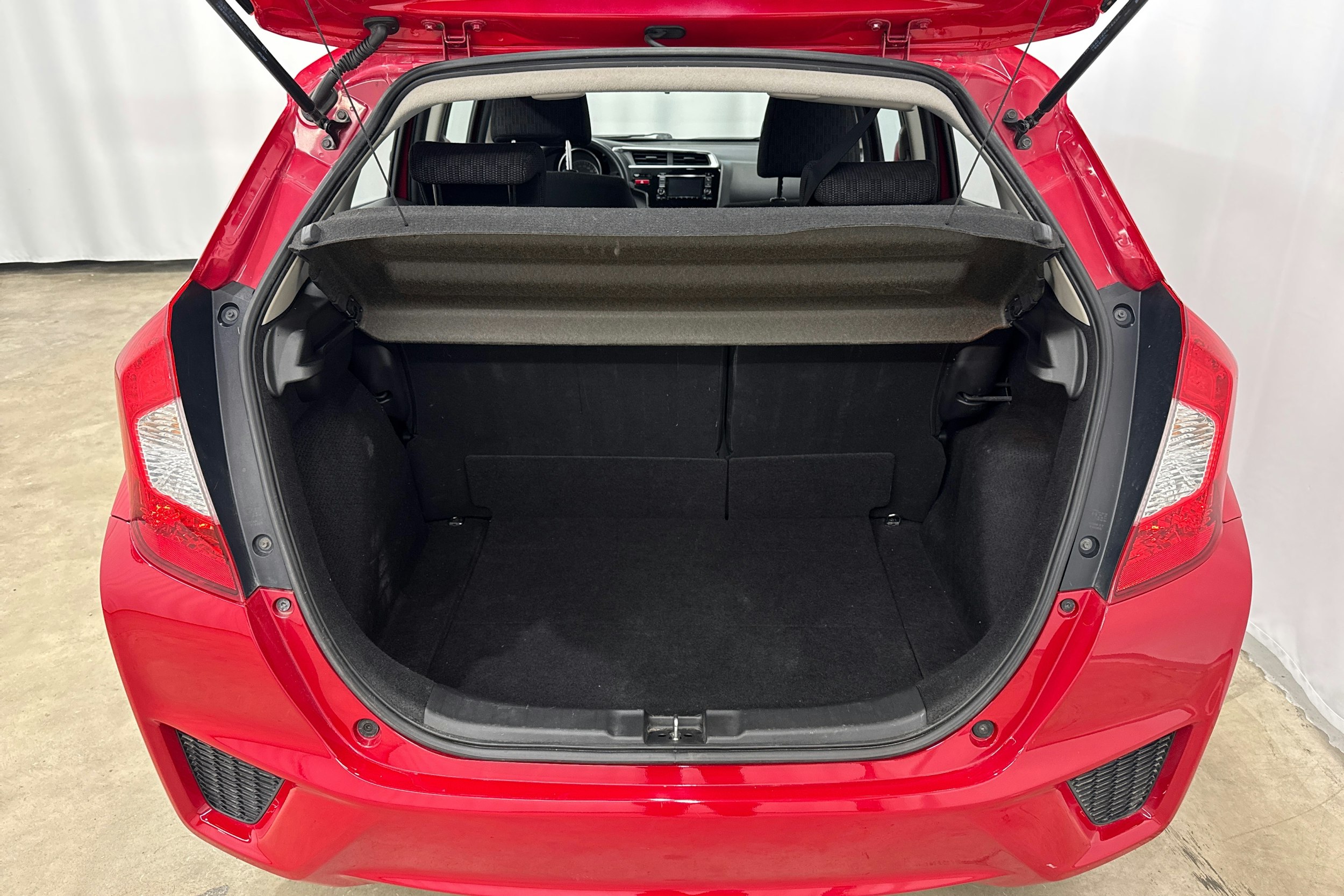 punainen Honda Jazz 2016 kuva 13.