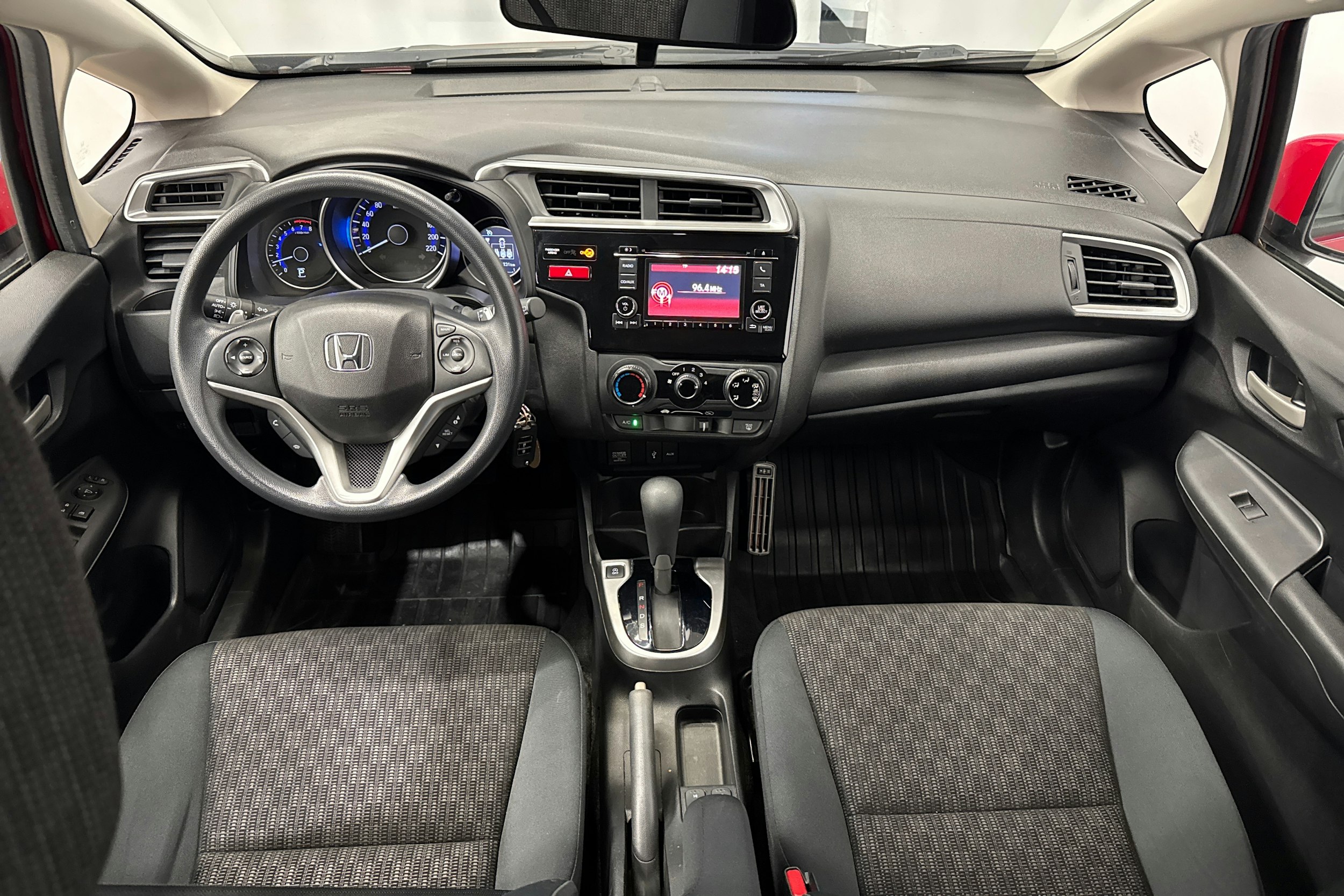 punainen Honda Jazz 2016 kuva 14.
