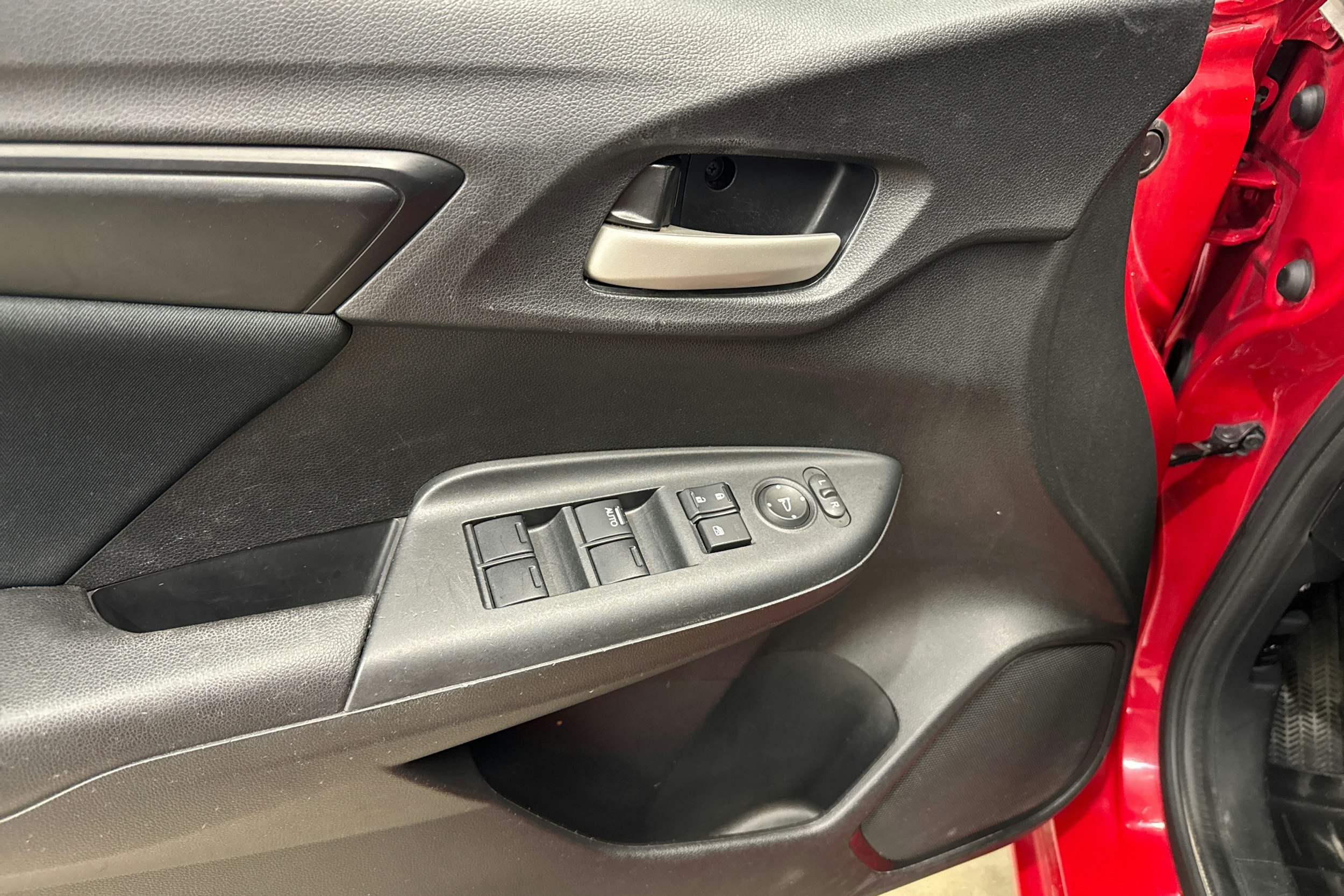 punainen Honda Jazz 2016 kuva 16.