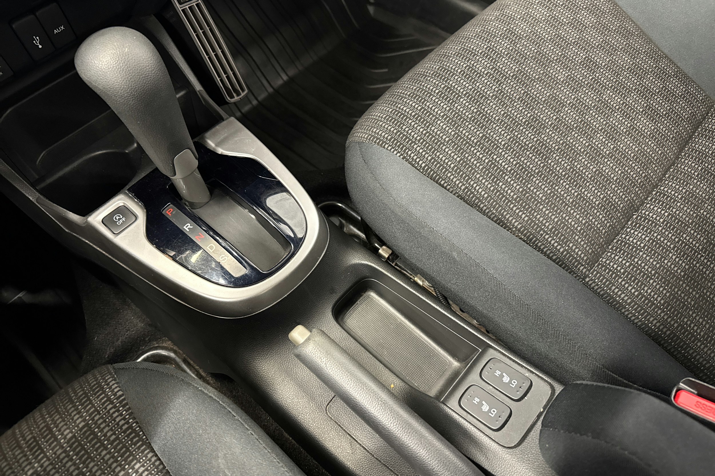 punainen Honda Jazz 2016 kuva 17.