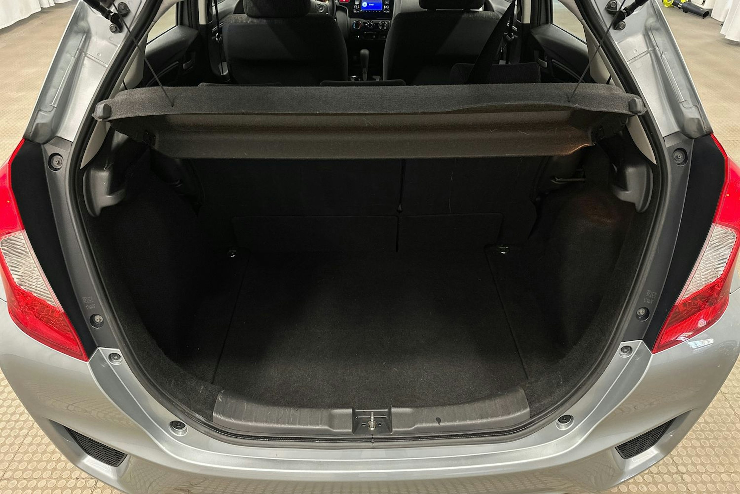 Harmaa Honda JAZZ 2017 kuva 14.