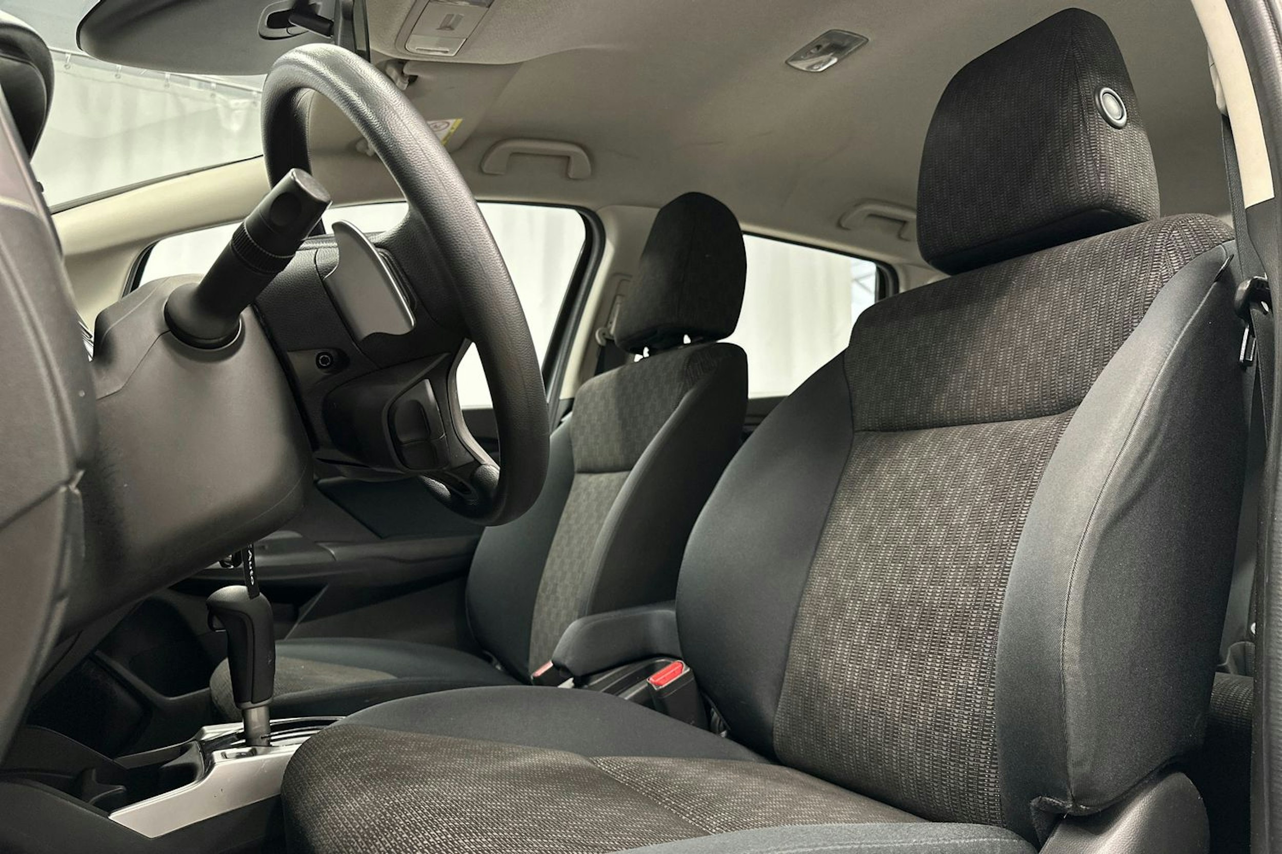 Harmaa Honda JAZZ 2017 kuva 16.