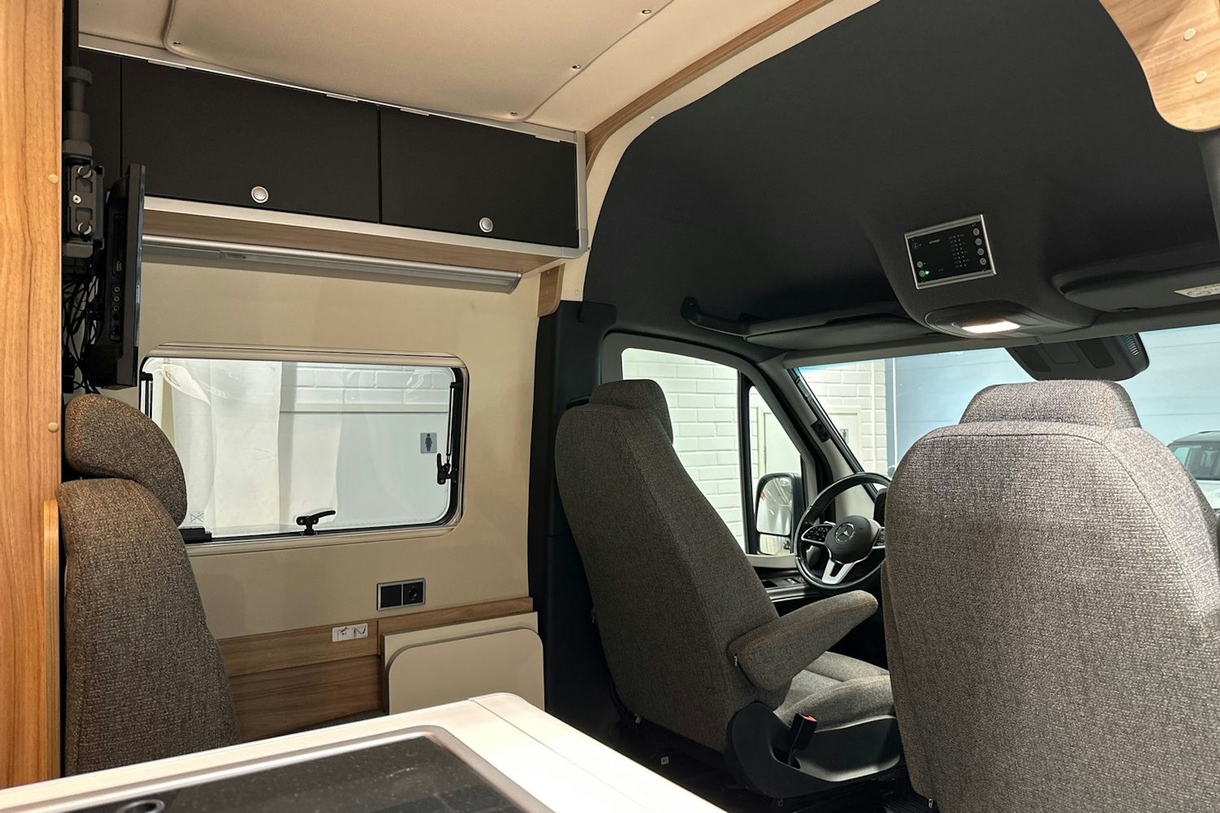 Musta HYMER Grand Canyon S Cross Over 2024 kuva 15.