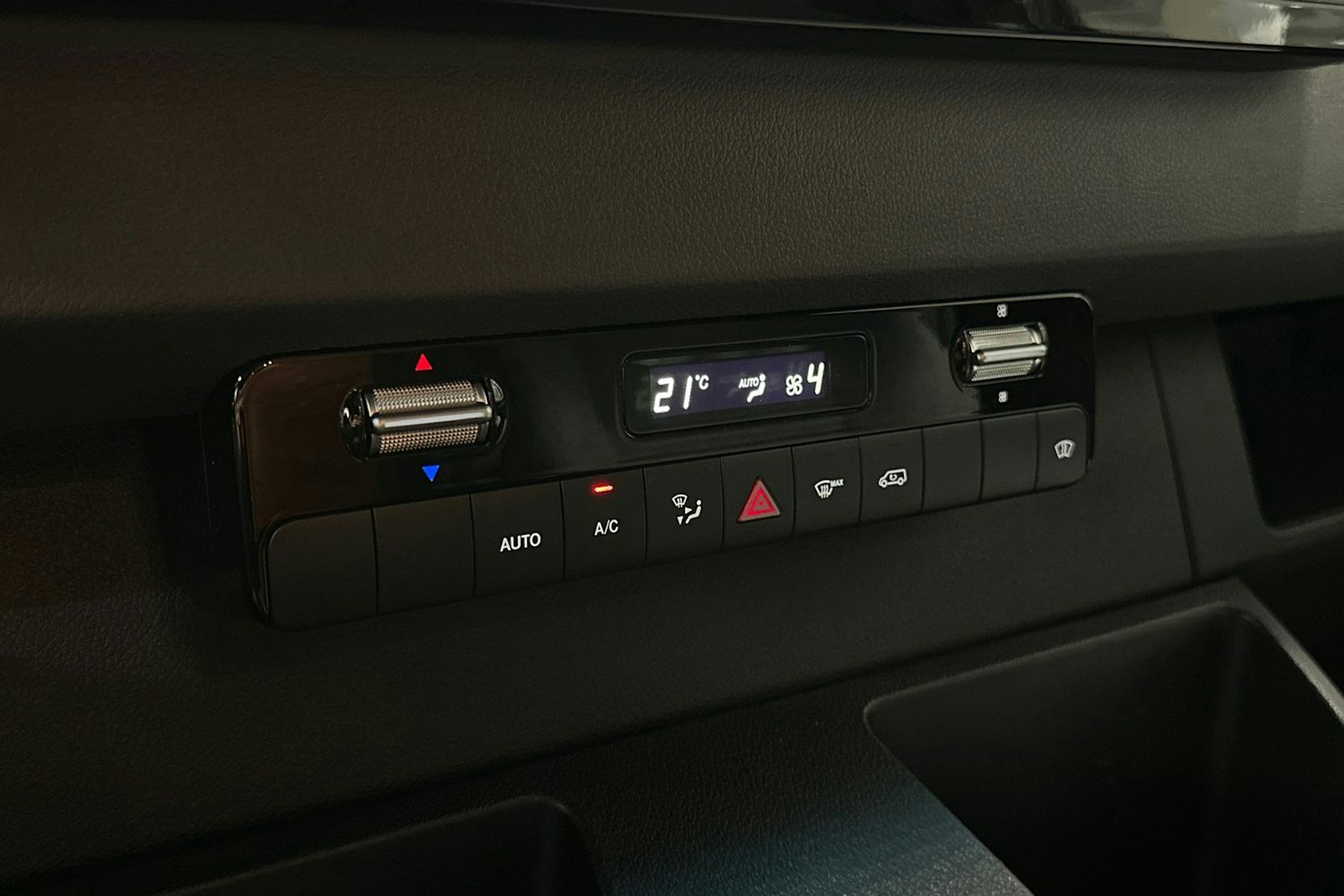 Musta HYMER Grand Canyon S Cross Over 2024 kuva 29.