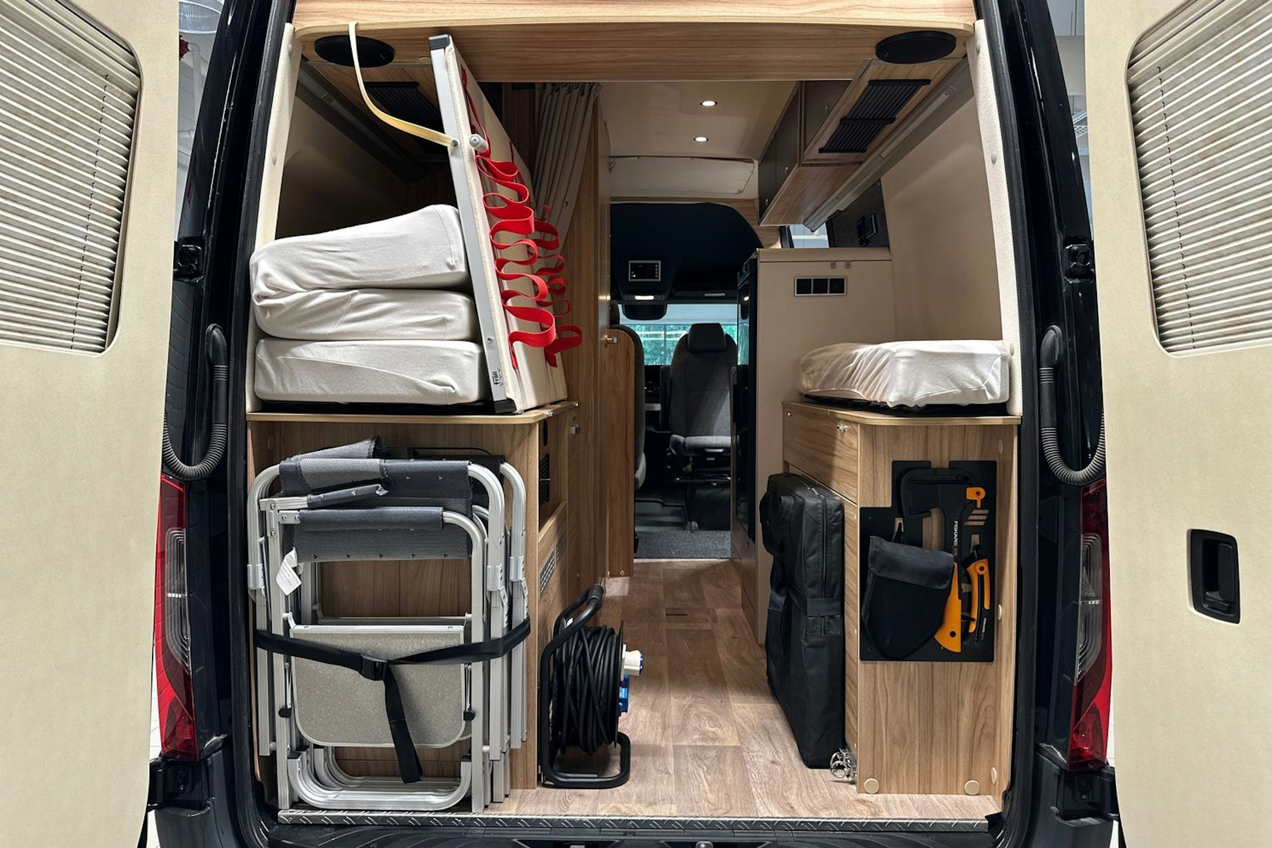 Musta HYMER Grand Canyon S Cross Over 2024 kuva 41.