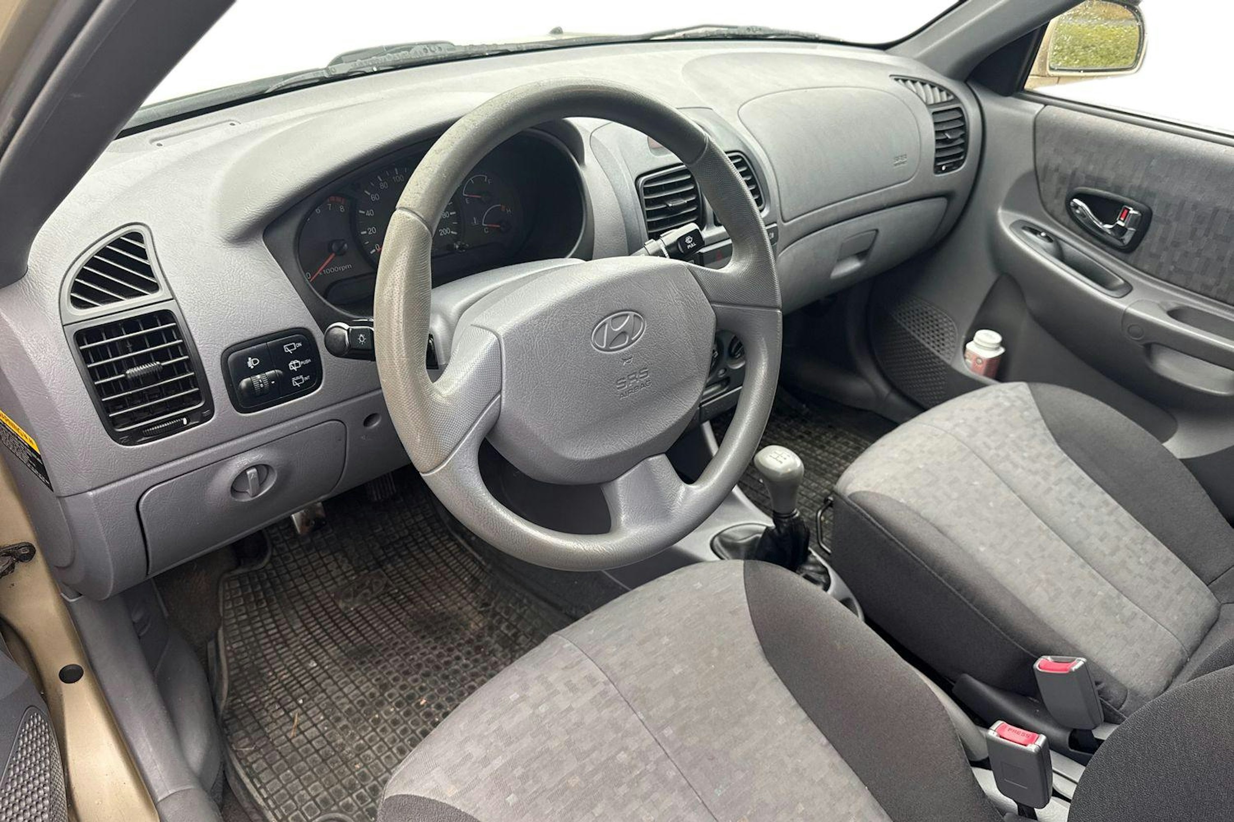 Ruskea (beige) Hyundai Accent 2006 kuva 3.