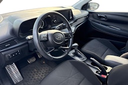 valkoinen Hyundai Bayon 2023 kuva 3.