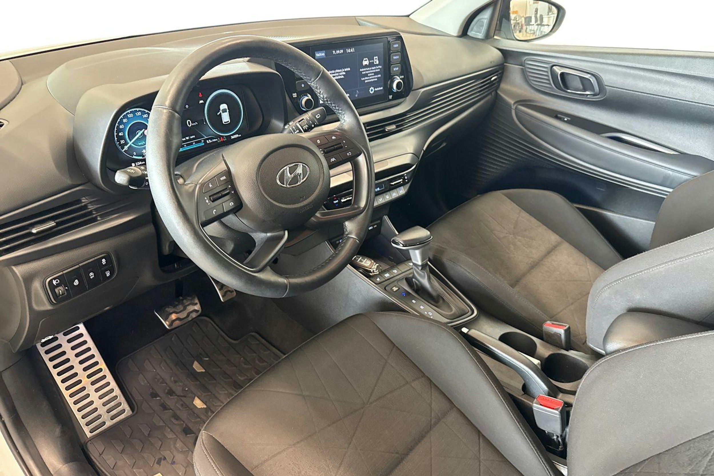 valkoinen Hyundai Bayon 2023 kuva 7.