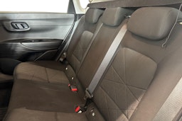 valkoinen Hyundai Bayon 2023 kuva 10.
