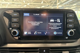valkoinen Hyundai Bayon 2023 kuva 16.