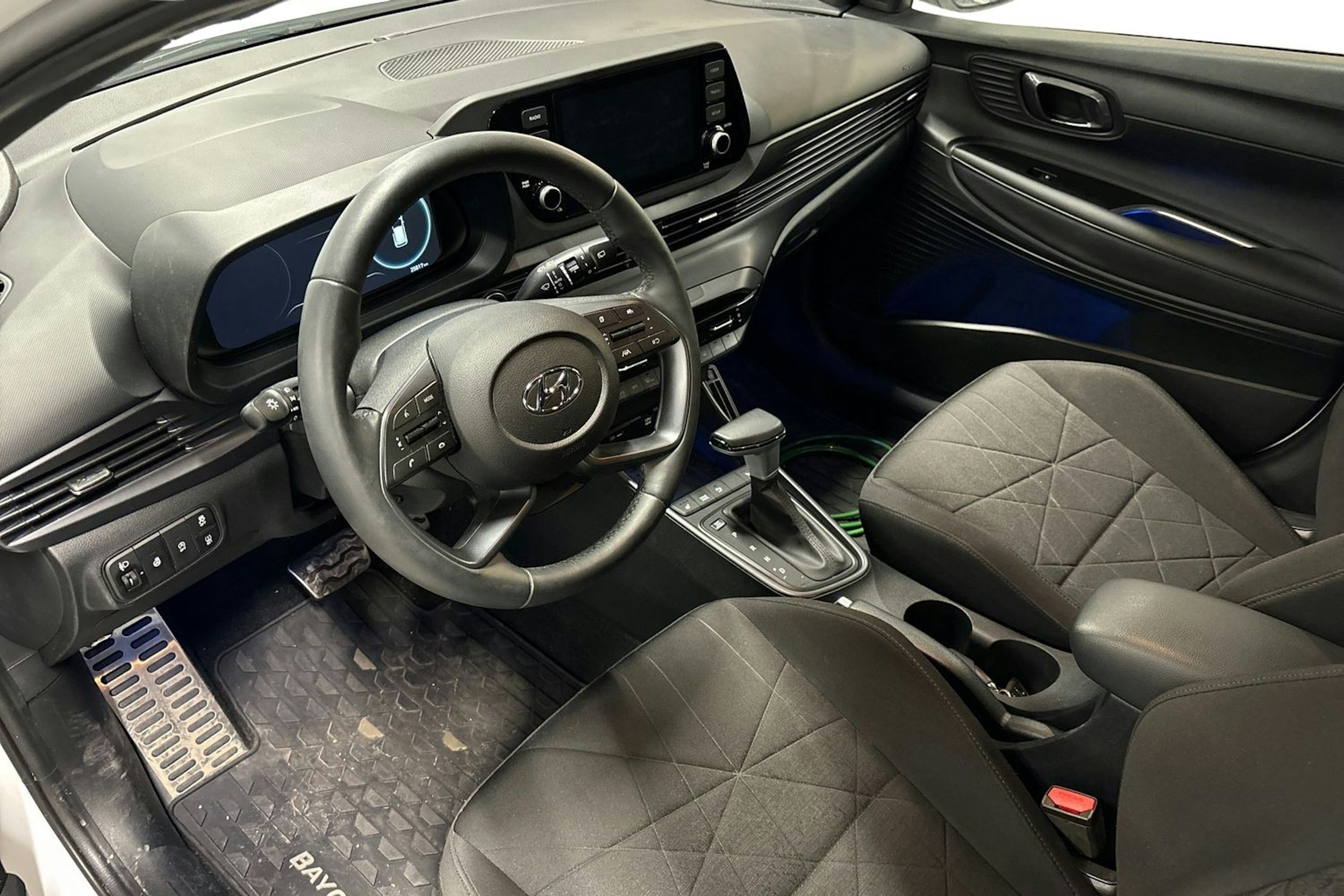 valkoinen Hyundai Bayon 2023 kuva 3.