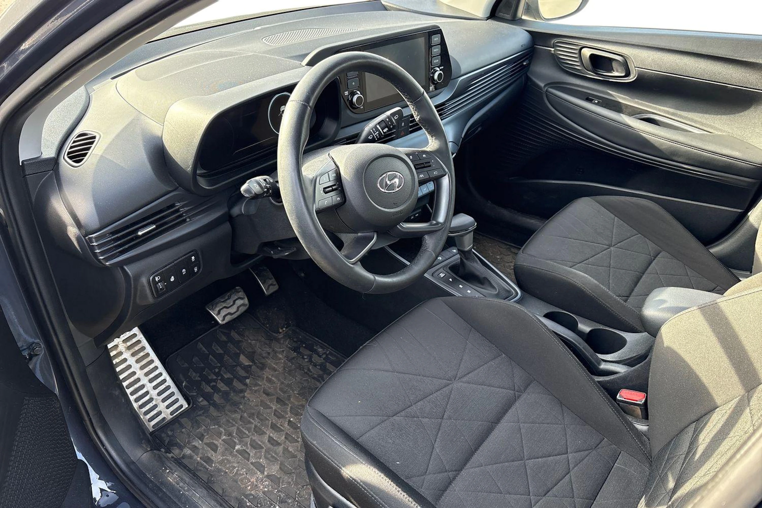 harmaa Hyundai Bayon 2024 kuva 3.