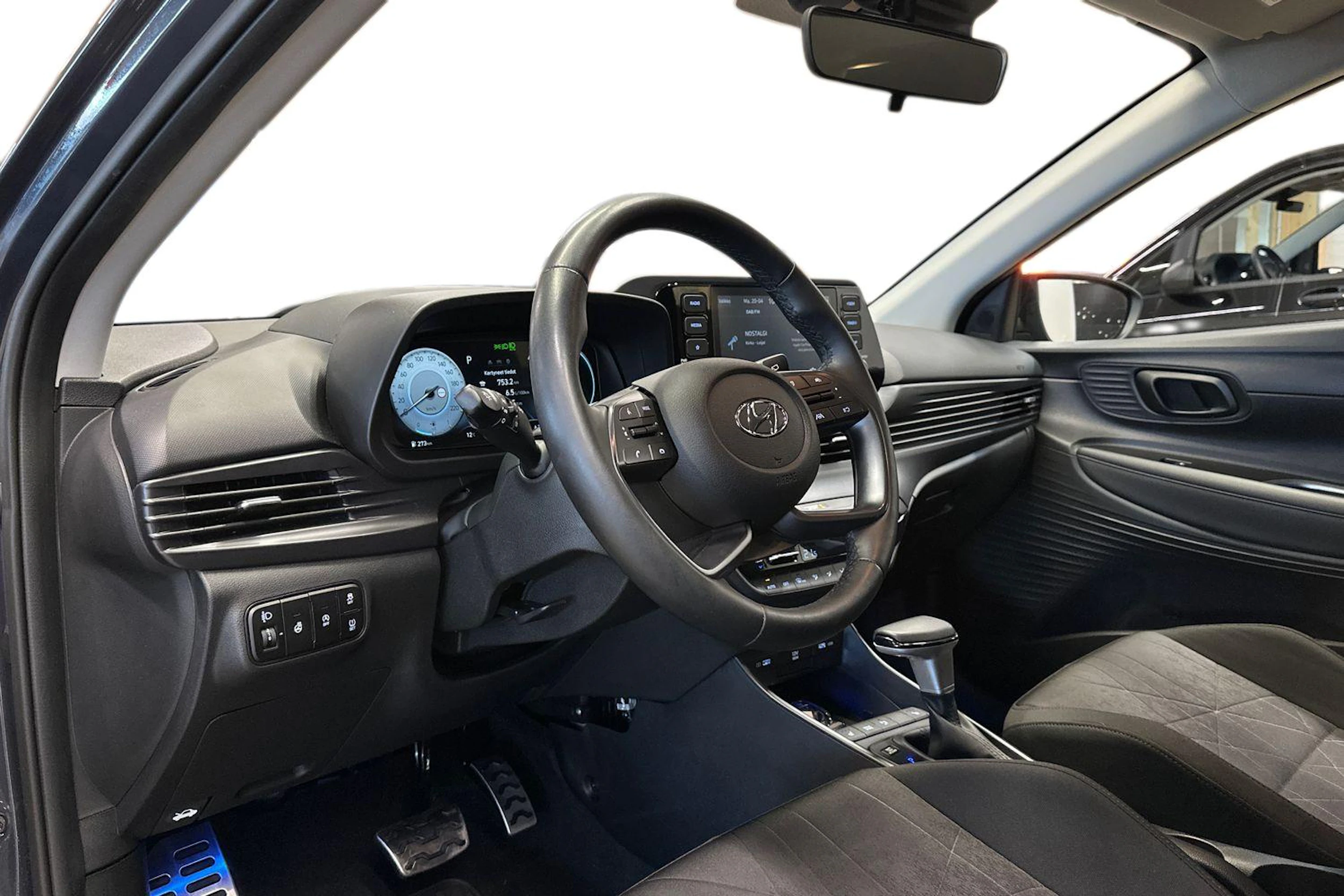 harmaa Hyundai Bayon 2024 kuva 8.