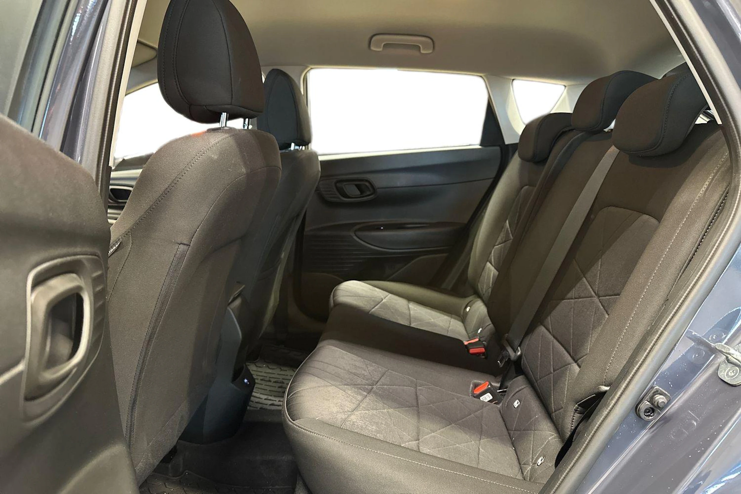 harmaa Hyundai Bayon 2024 kuva 11.