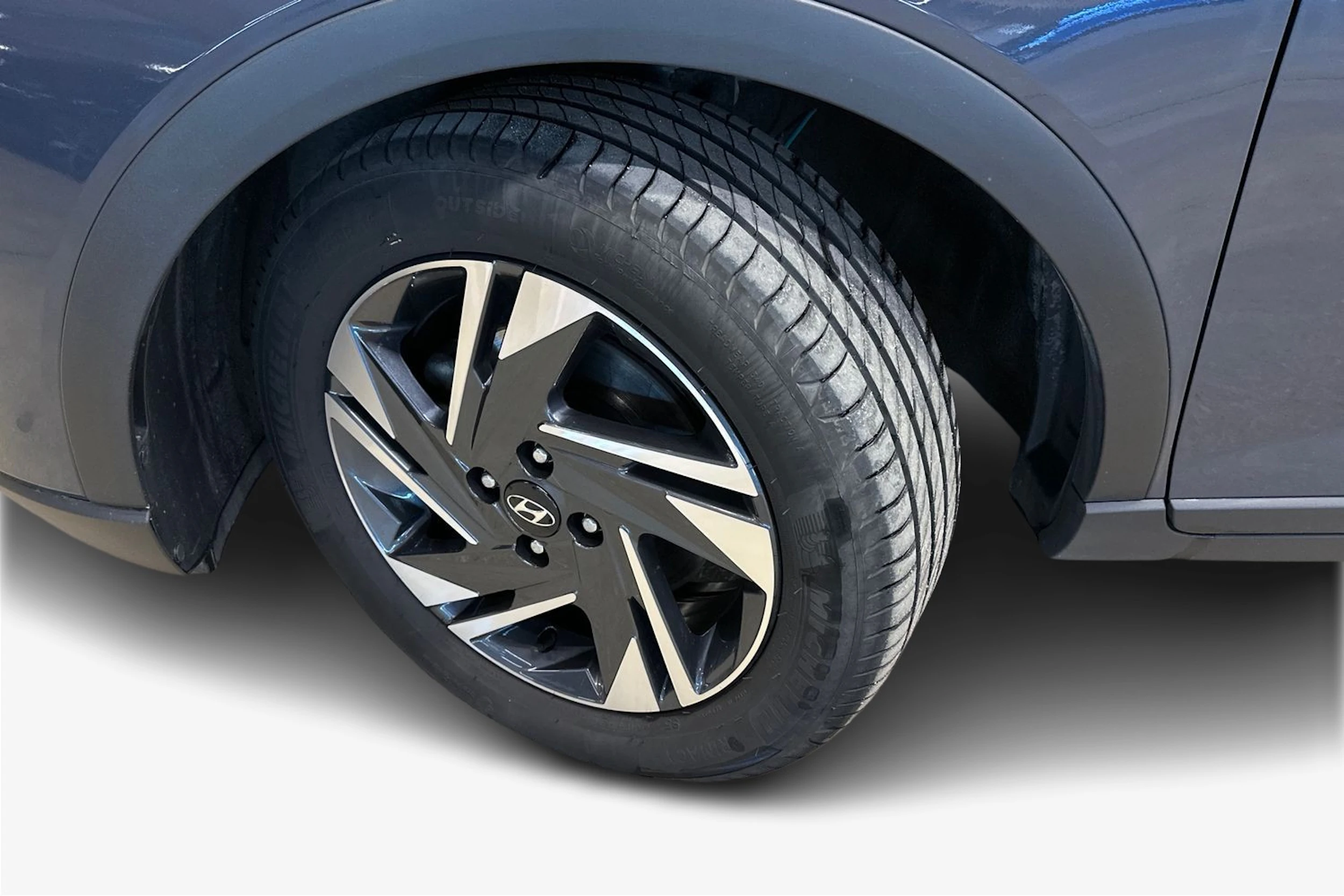 harmaa Hyundai Bayon 2024 kuva 12.