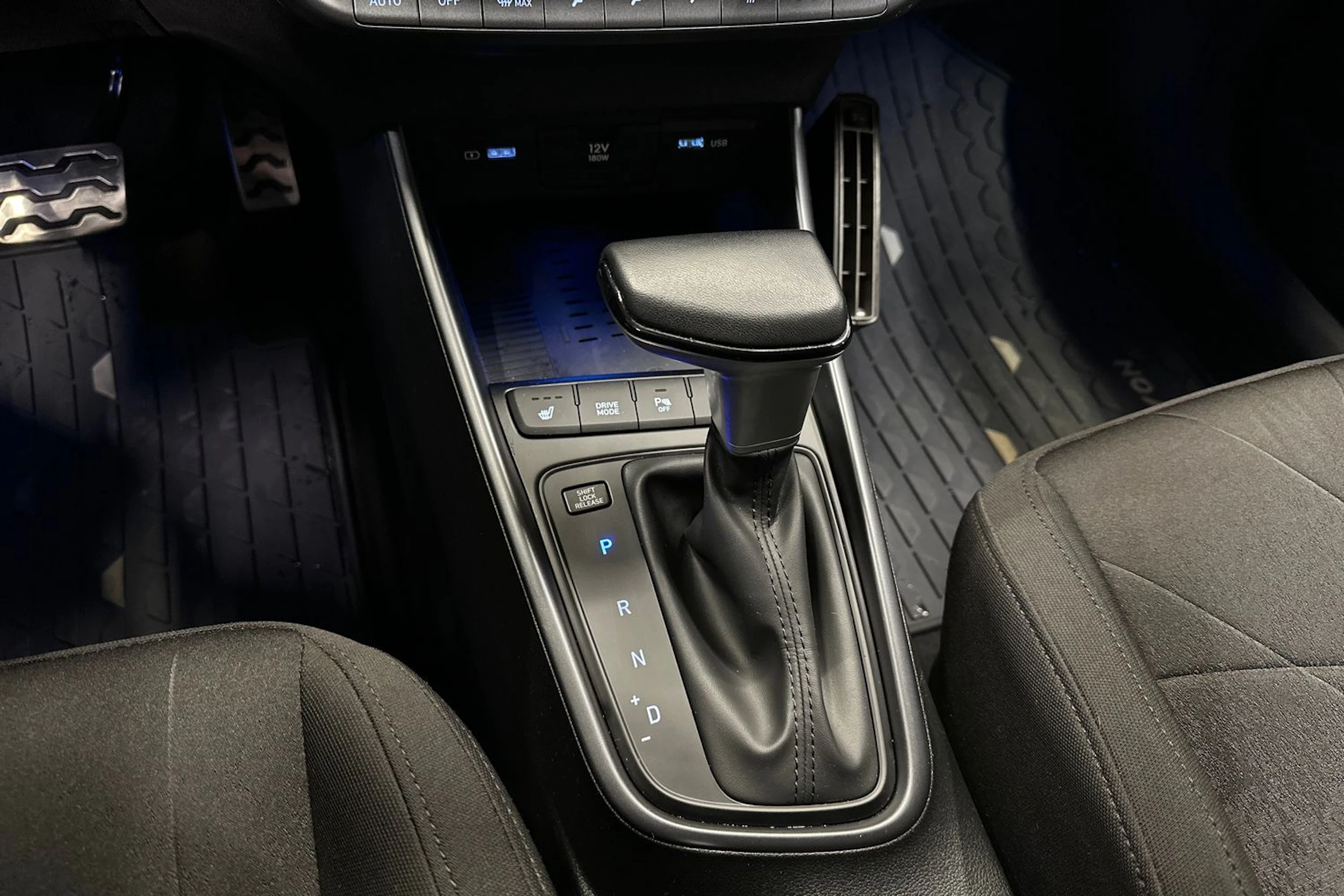 harmaa Hyundai Bayon 2024 kuva 20.