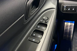 harmaa Hyundai Bayon 2024 kuva 25.