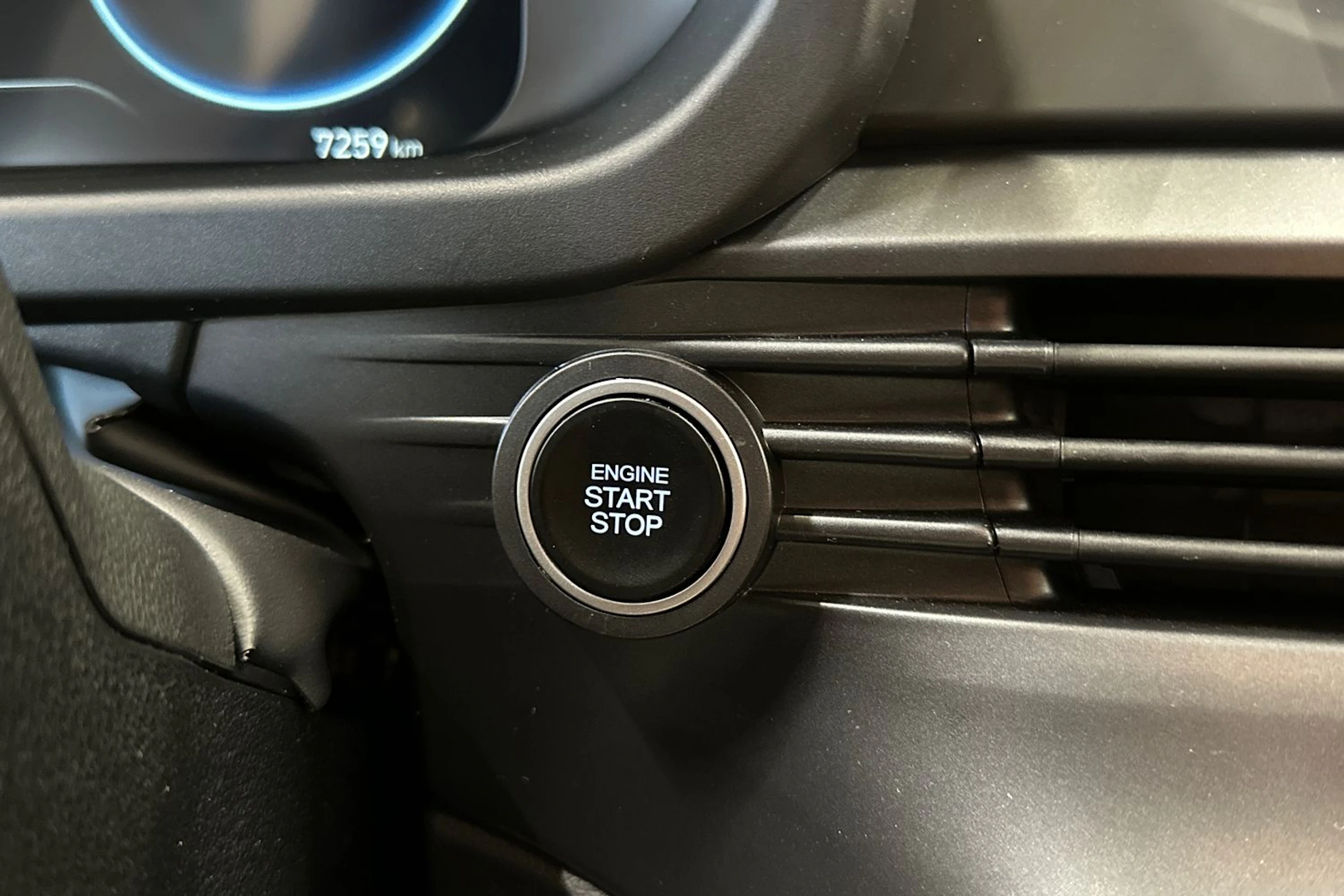 harmaa Hyundai Bayon 2024 kuva 26.