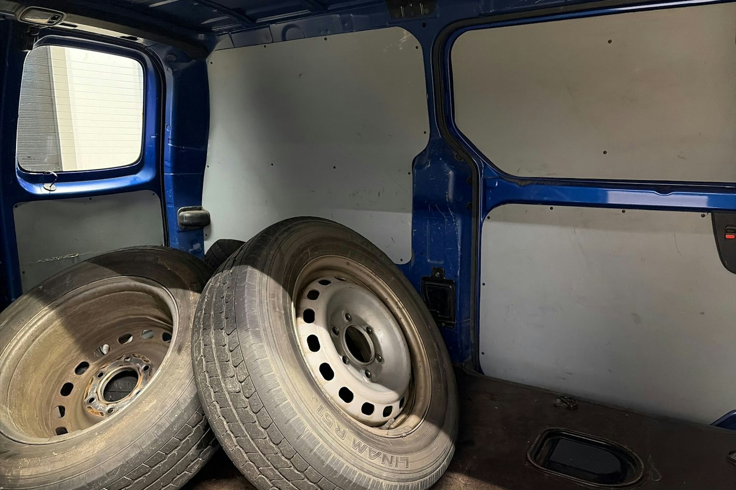 sininen Hyundai H-1 2010 kuva 15.