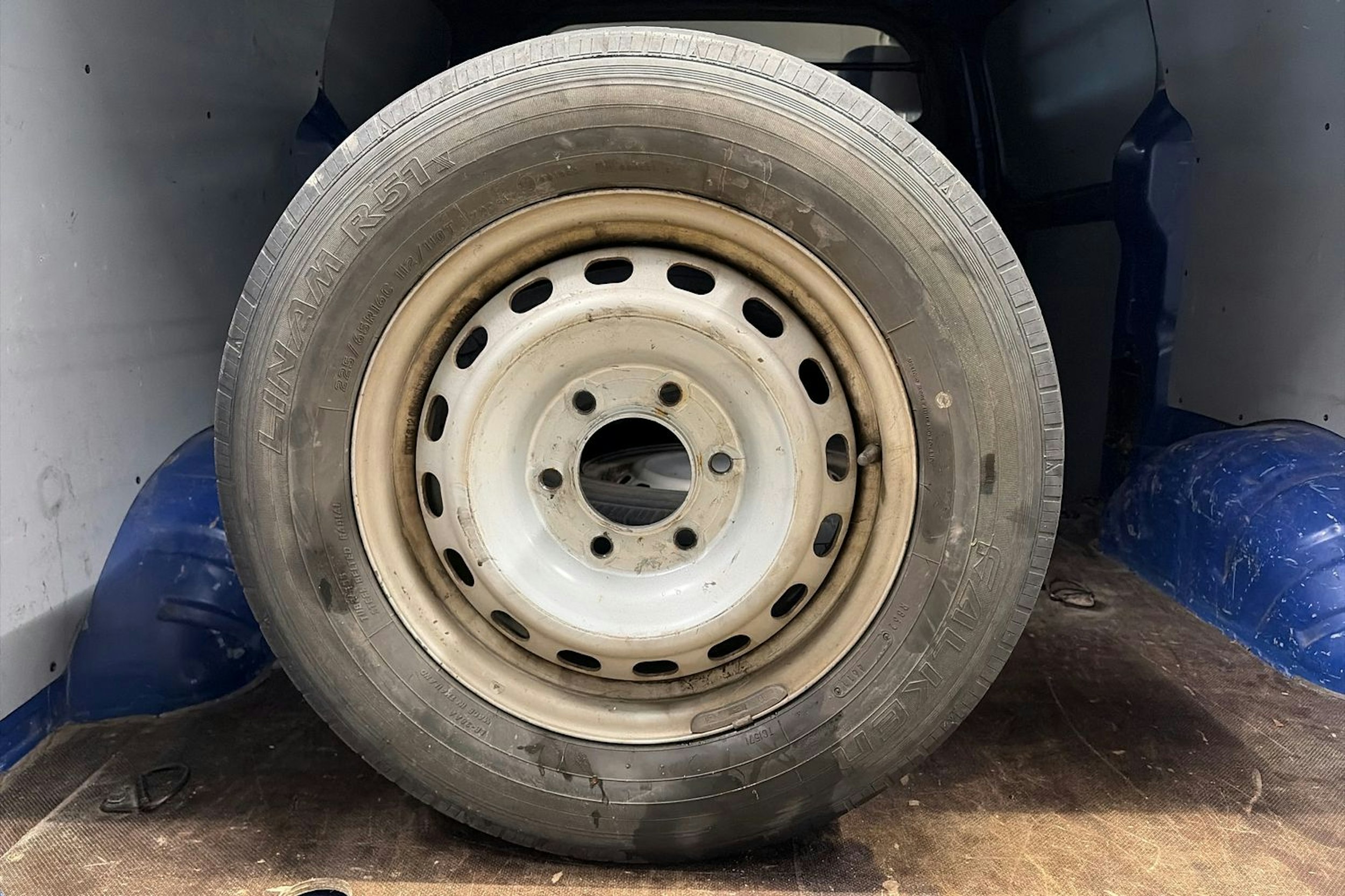 sininen Hyundai H-1 2010 kuva 17.