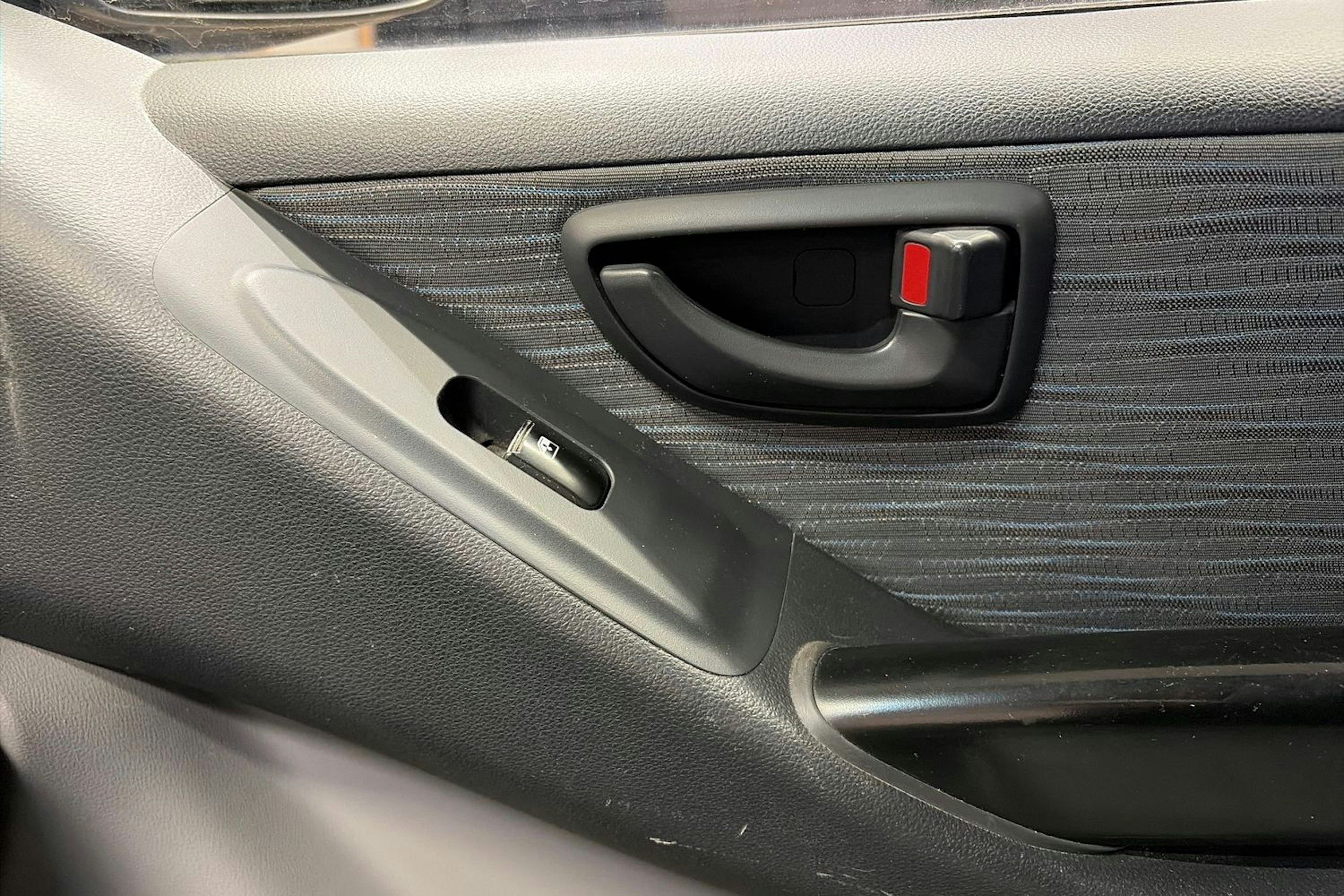 sininen Hyundai H-1 2010 kuva 24.