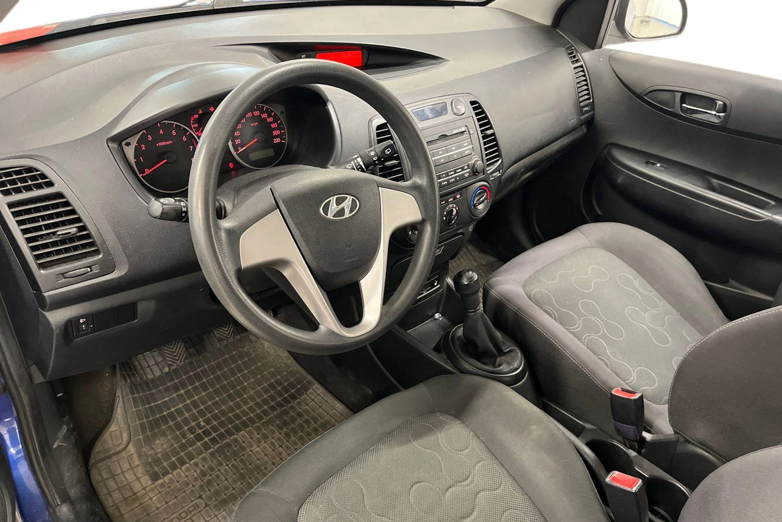 sininen Hyundai i20 2009 kuva 8.