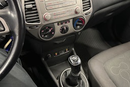 Punainen Hyundai i20 2009 kuva 16.