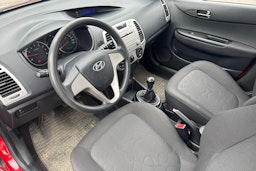 punainen Hyundai i20 2010 kuva 3.