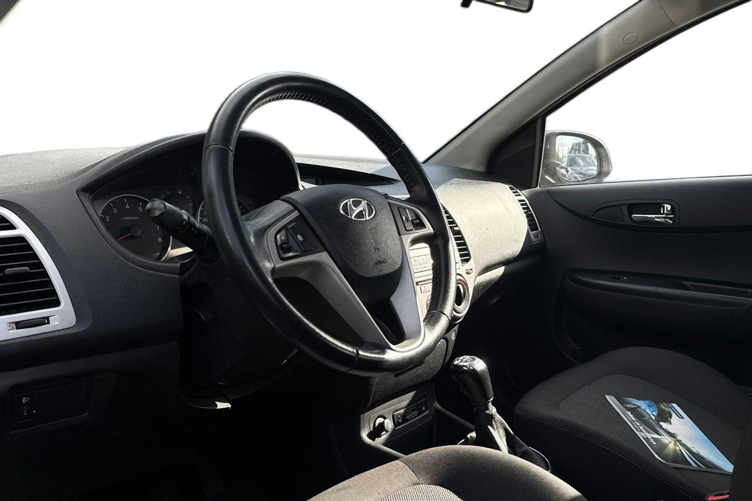 Musta Hyundai i20 2011 kuva 3.