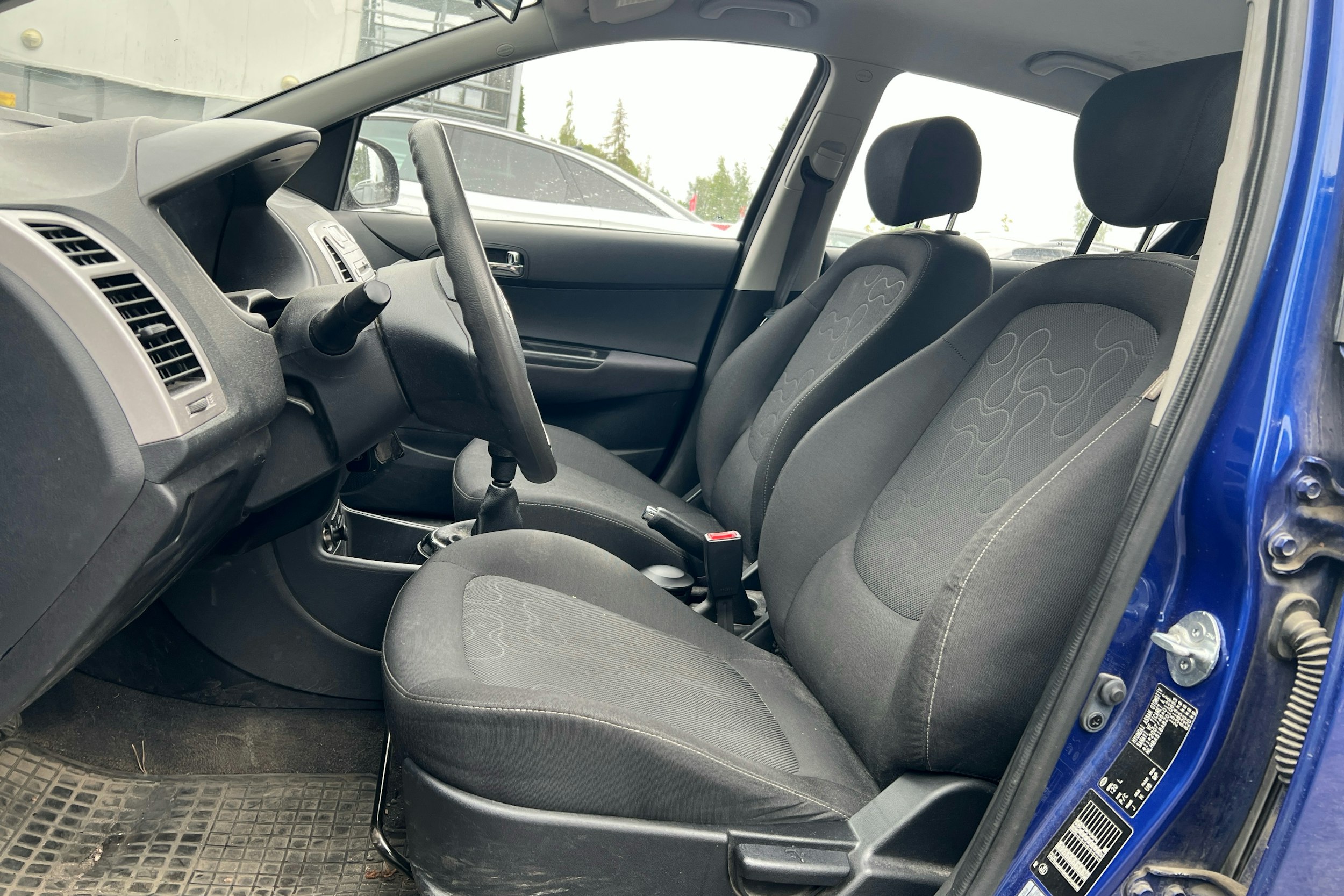 sininen Hyundai i20 2011 kuva 3.