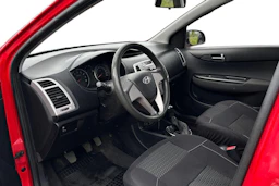 Punainen Hyundai i20 2012 kuva 3.