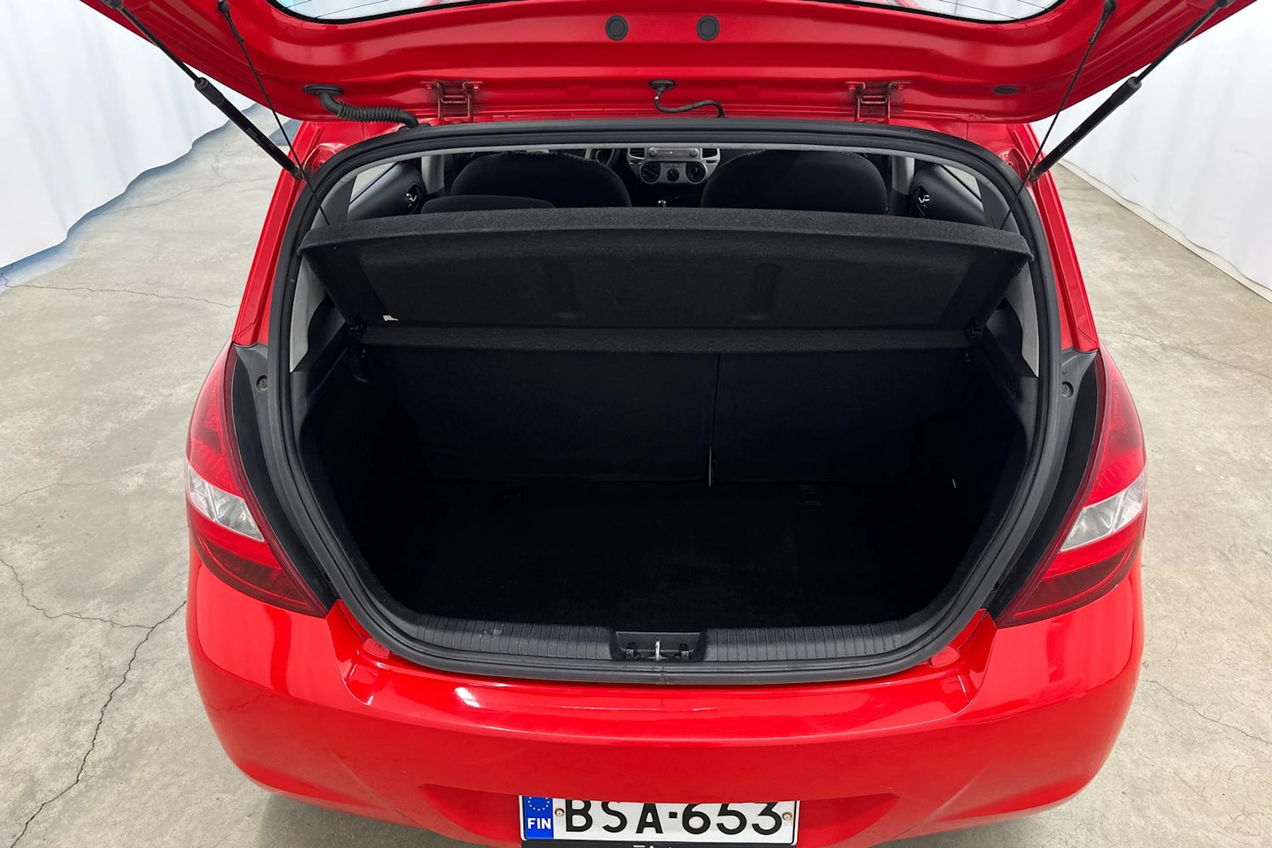 Punainen Hyundai i20 2012 kuva 16.