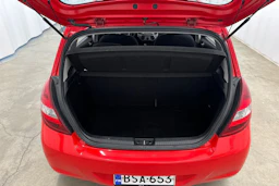 Punainen Hyundai i20 2012 kuva 16.