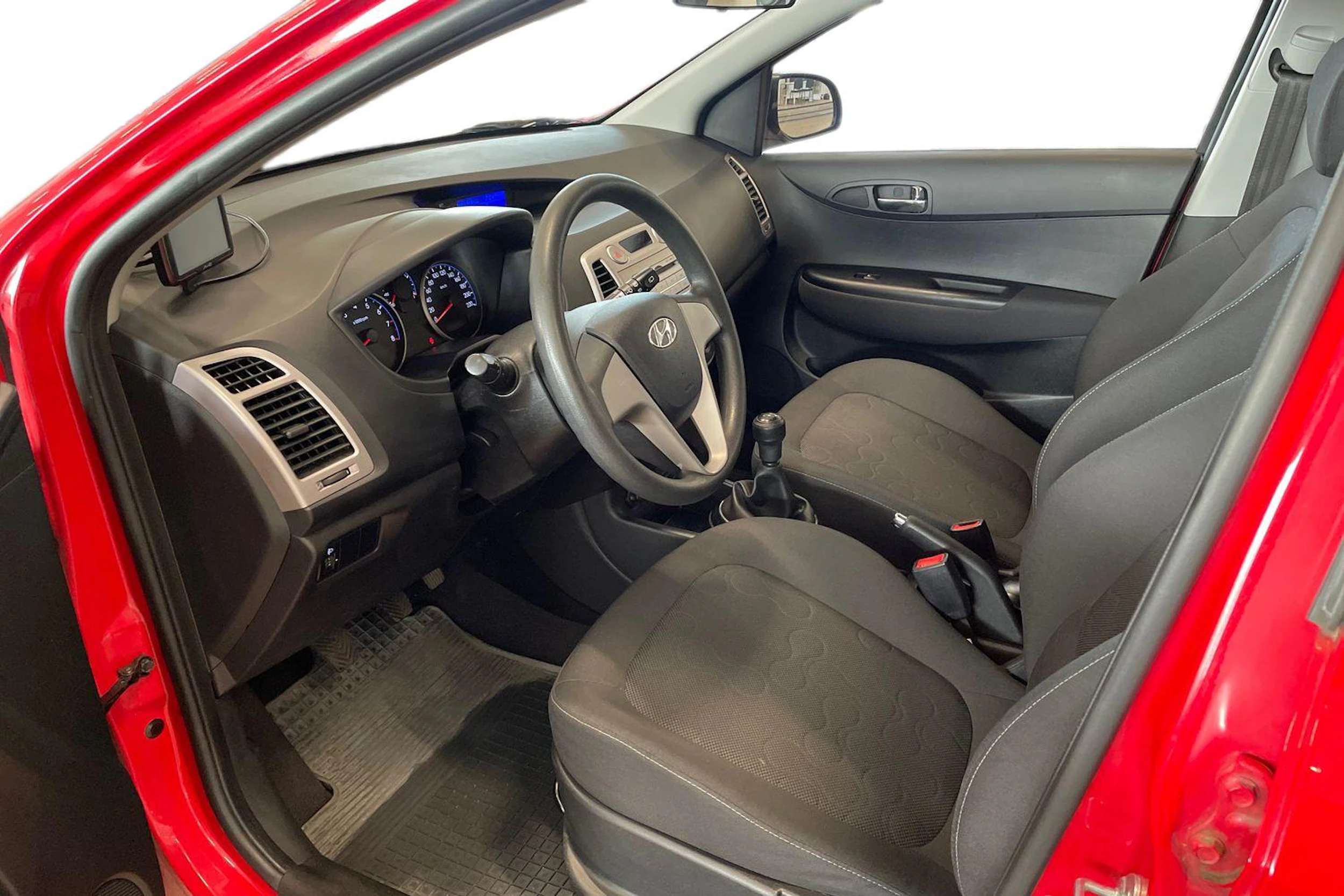 punainen Hyundai i20 2012 kuva 6.