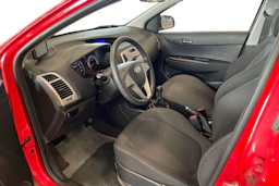 punainen Hyundai i20 2012 kuva 6.