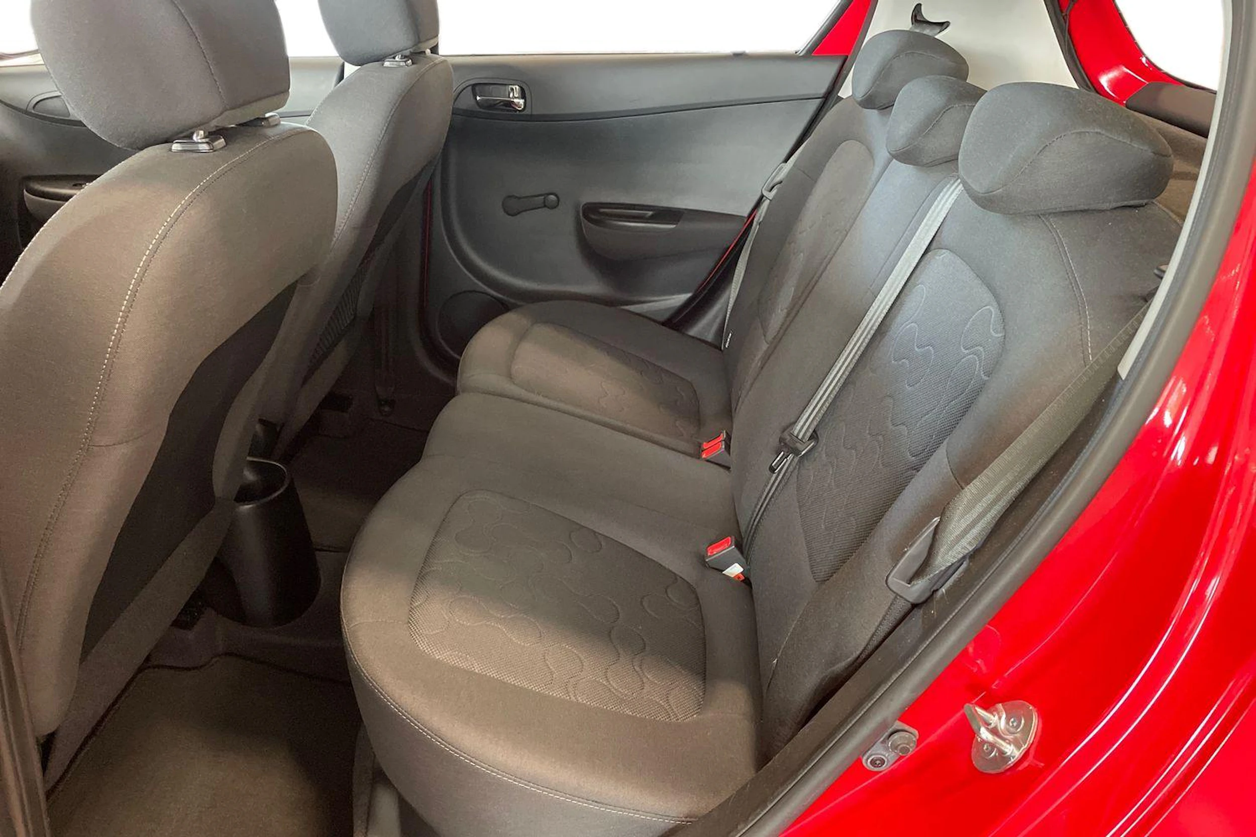 punainen Hyundai i20 2012 kuva 8.