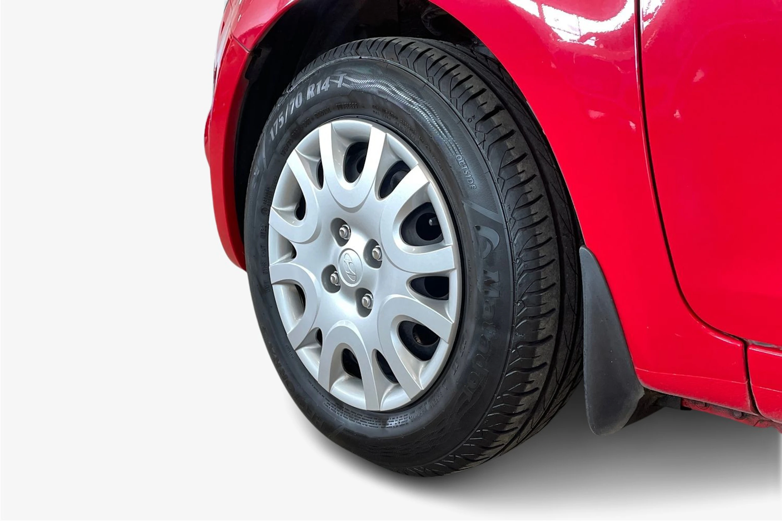 punainen Hyundai i20 2012 kuva 9.