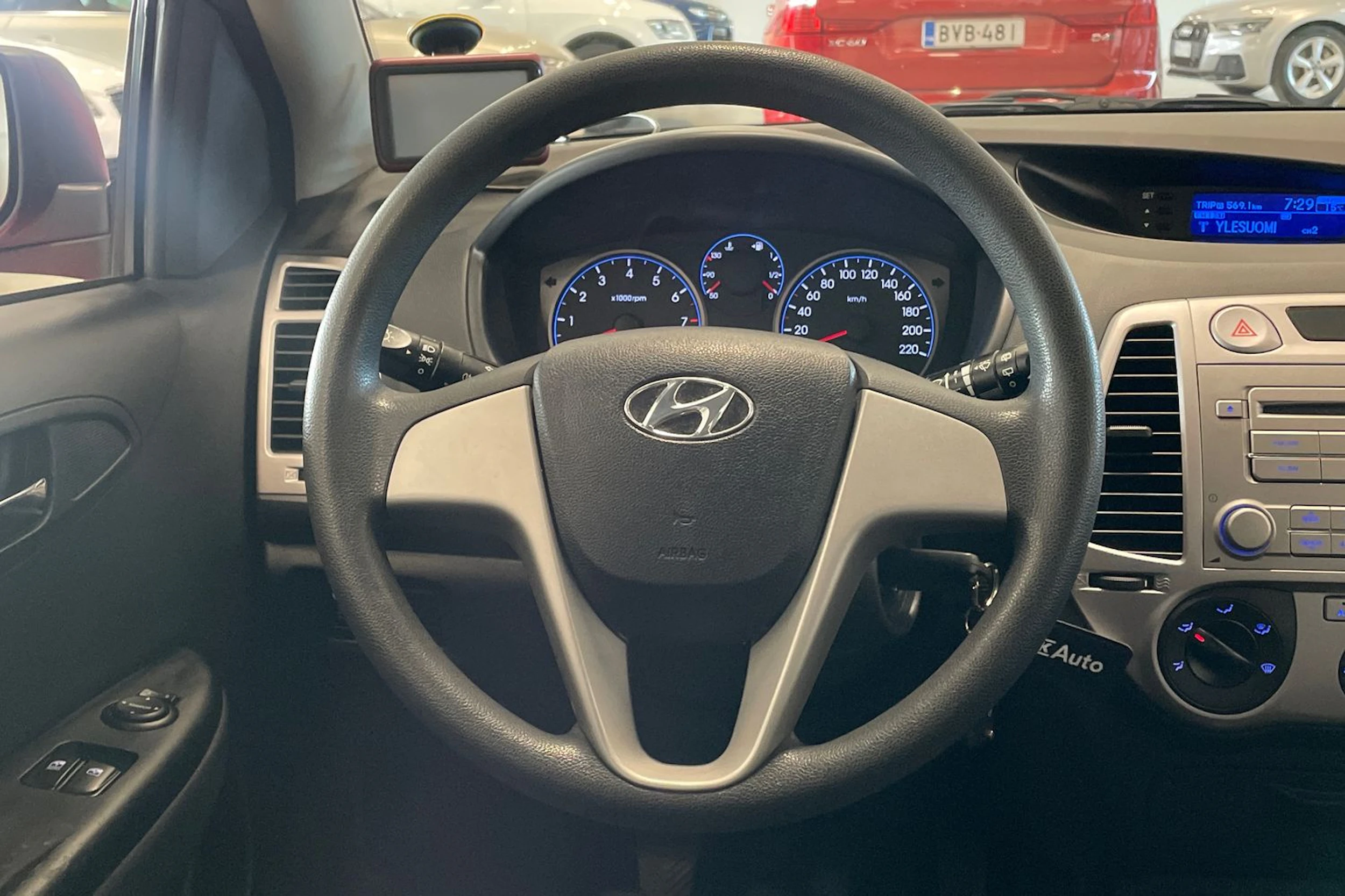 punainen Hyundai i20 2012 kuva 11.