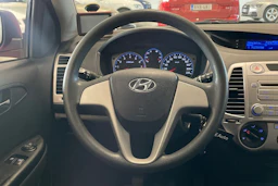 punainen Hyundai i20 2012 kuva 11.