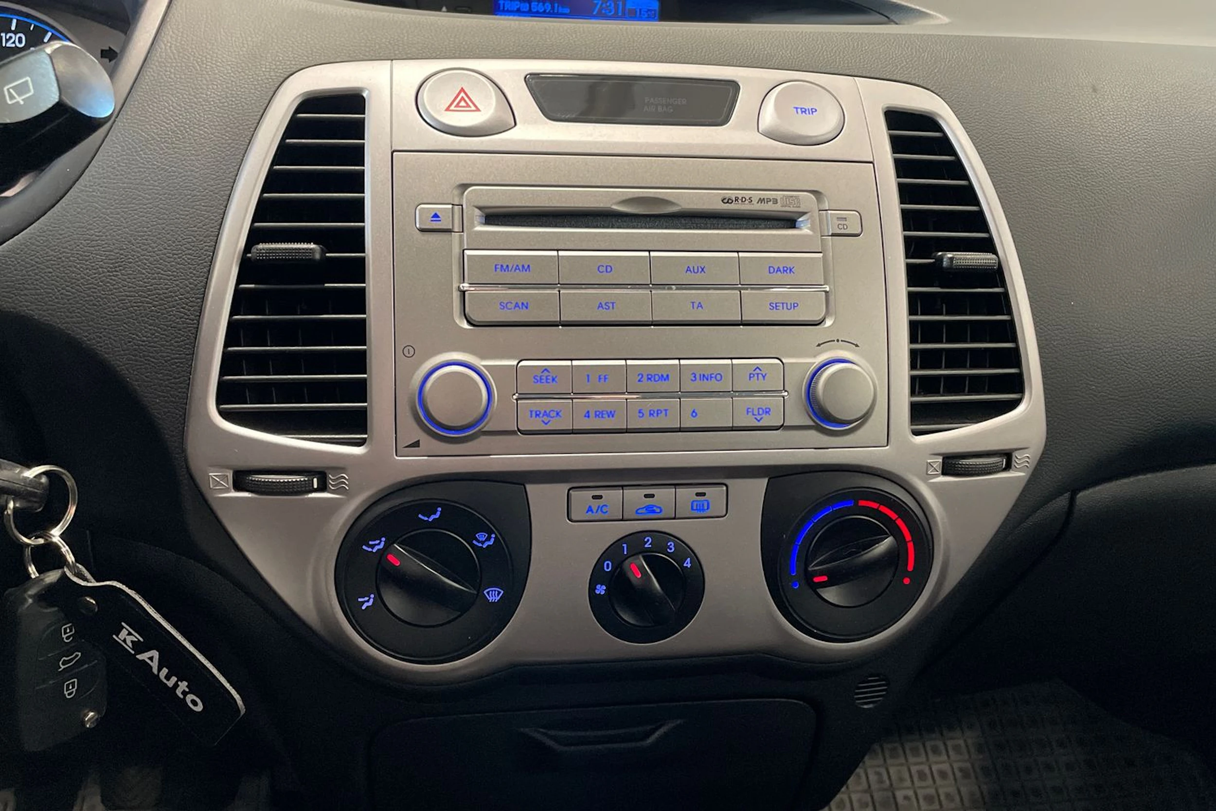 punainen Hyundai i20 2012 kuva 14.